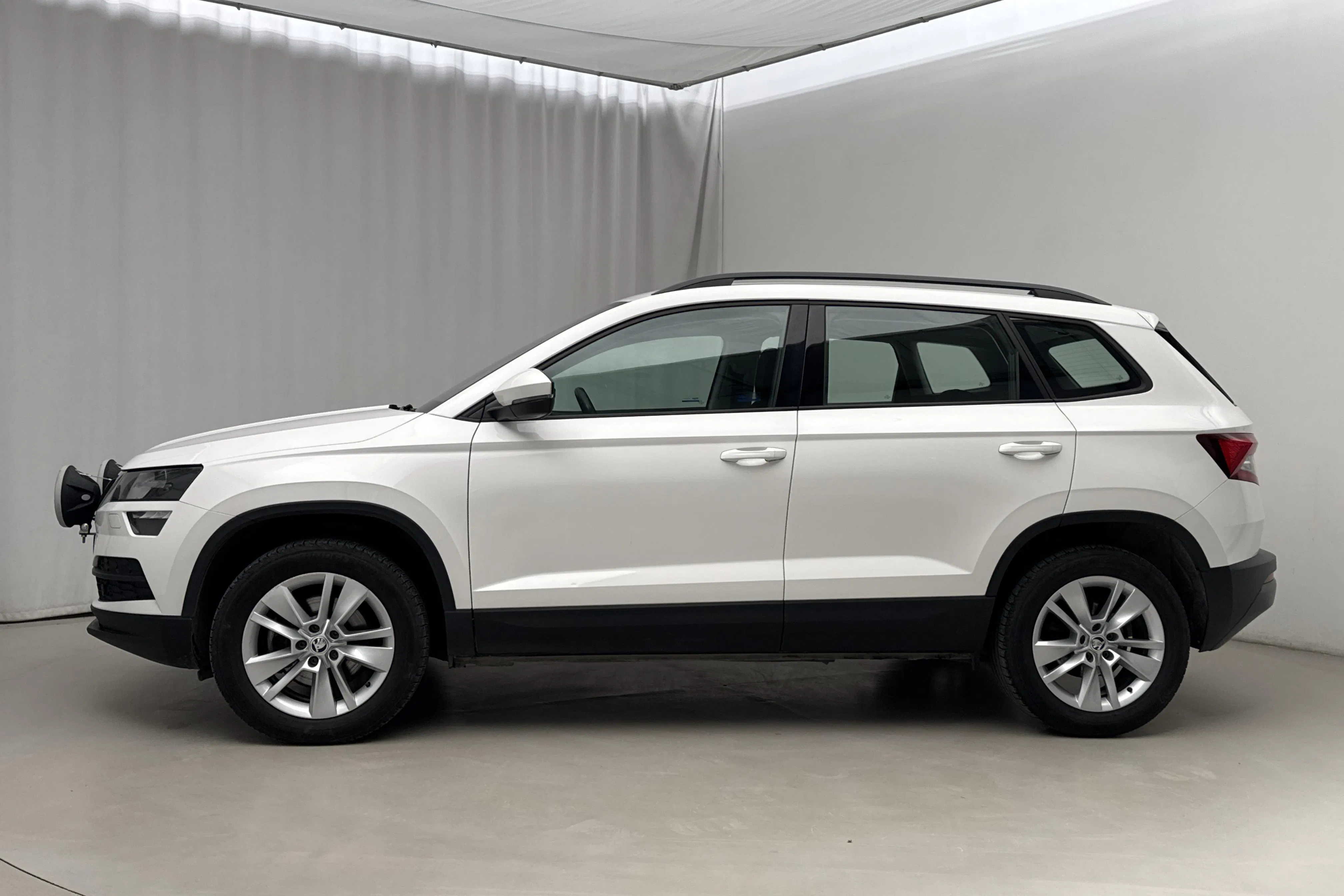Presentation photo 2 of 18: Skoda Karoq 2.0 TDI 4X4 (150hk) - 70 130 km - Automatic - white - 2020