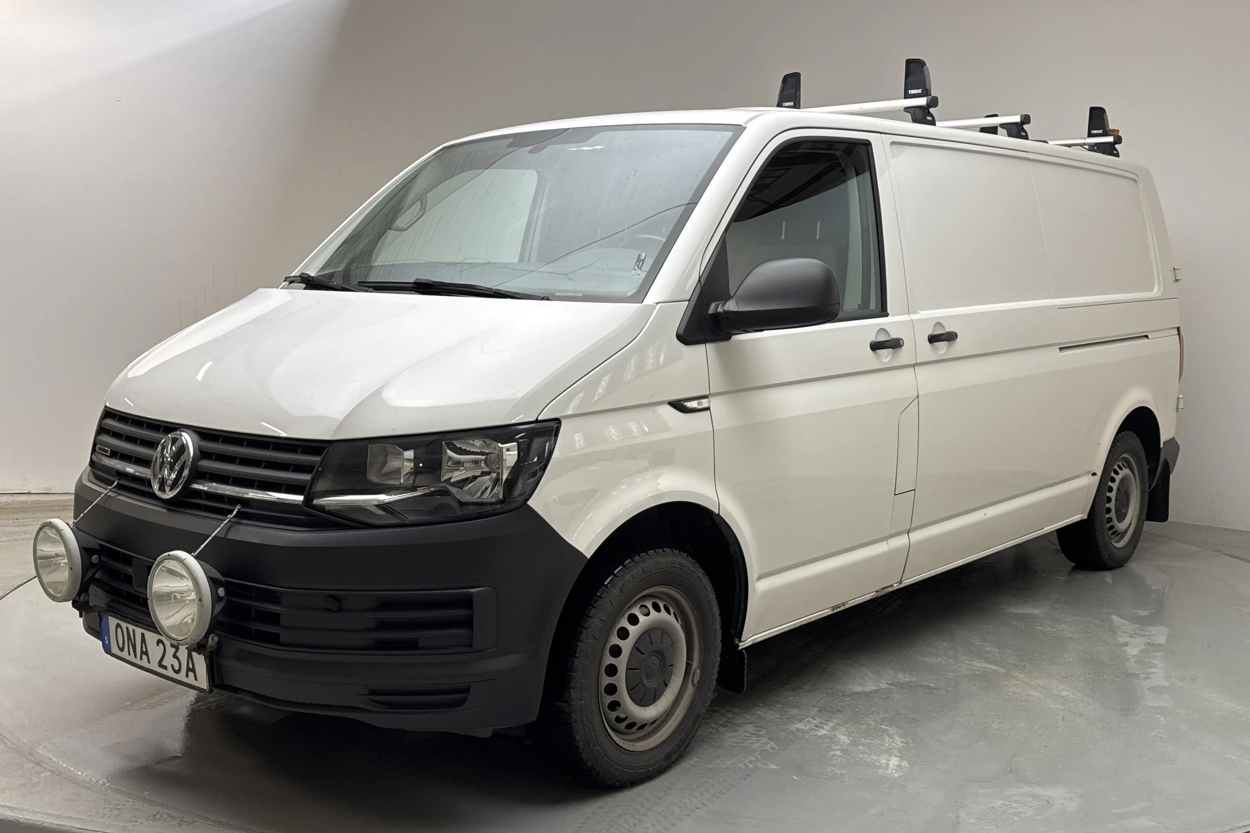 Presentation photo 1 of 14: VW Transporter T6 2.0 TDI BMT Skåp 4MOTION (150hk) - 179 210 km - Manual - white - 2019