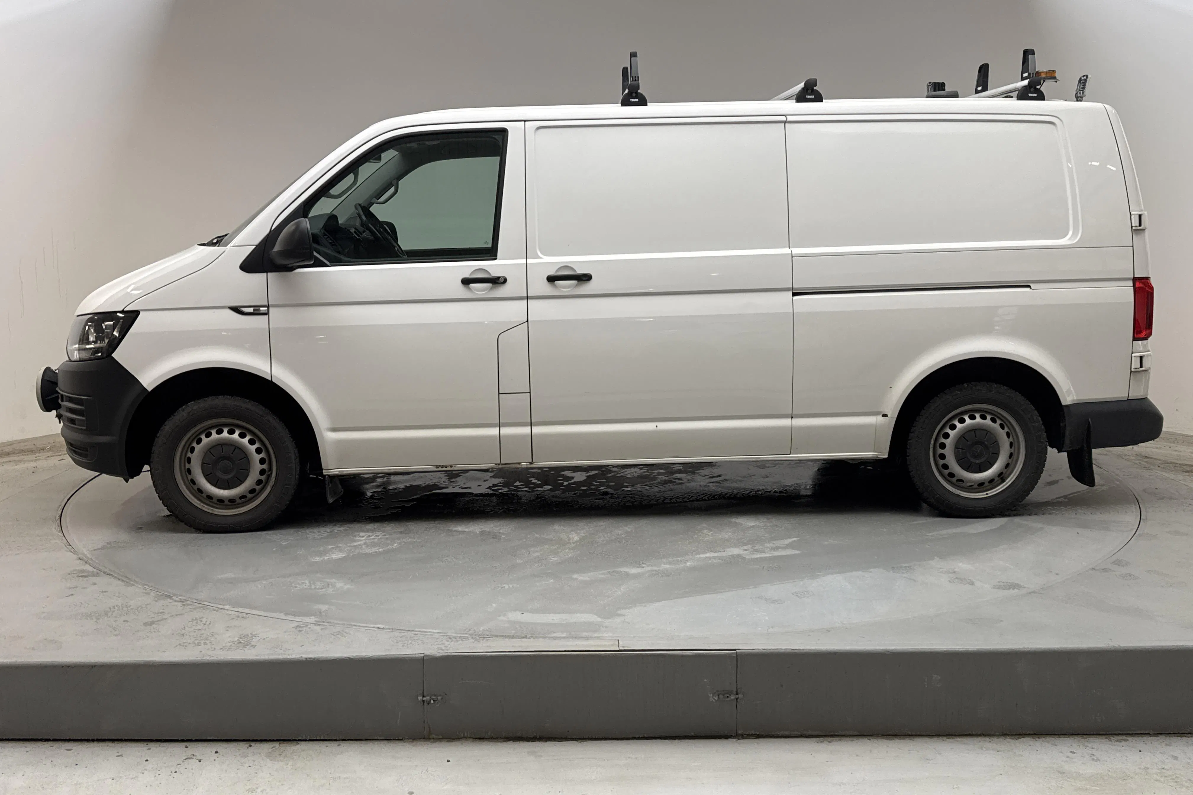 Presentation photo 2 of 14: VW Transporter T6 2.0 TDI BMT Skåp 4MOTION (150hk) - 179 210 km - Manual - white - 2019