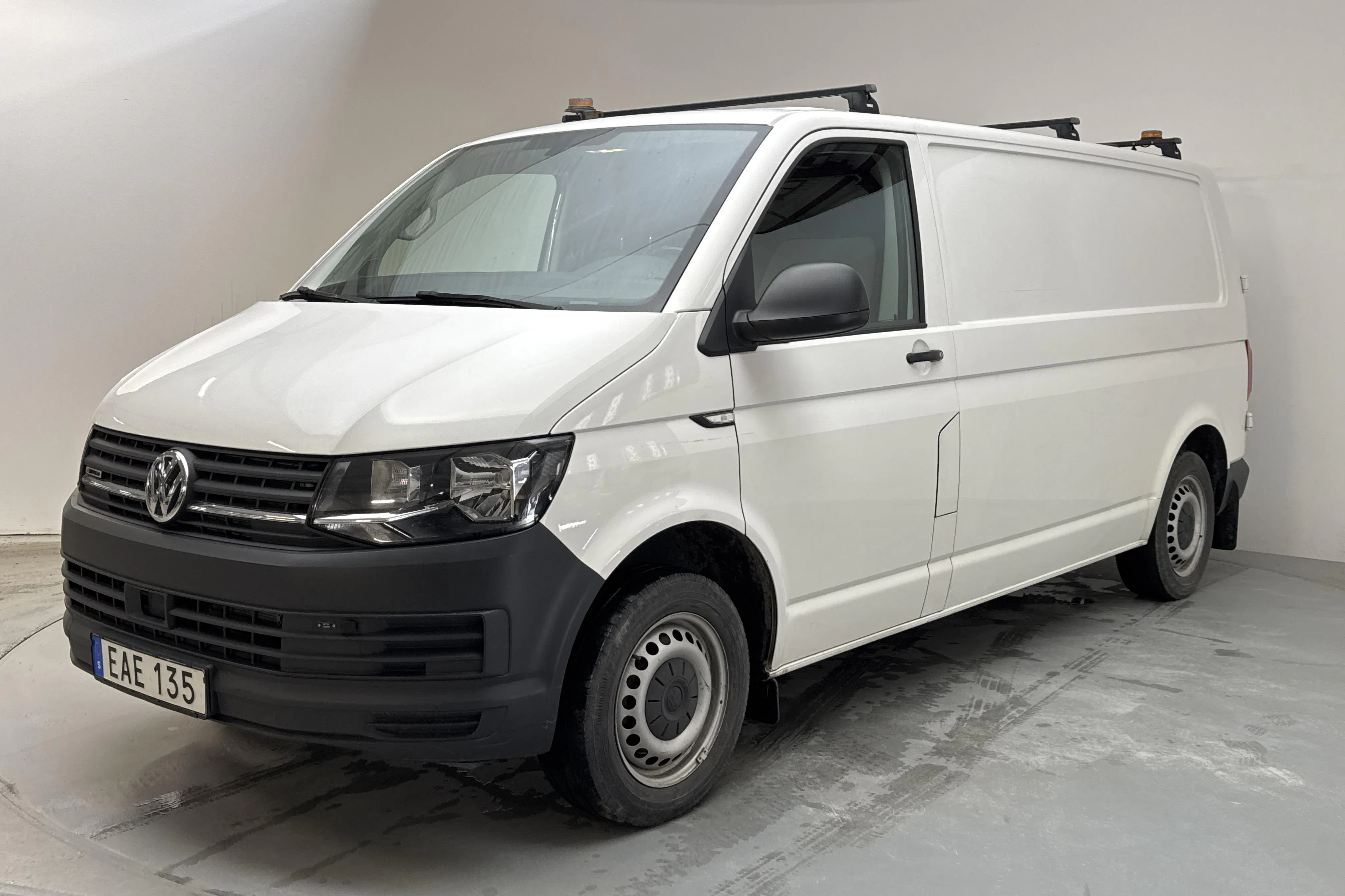 Presentation photo 1 of 14: VW Transporter T6 2.0 TDI BMT Skåp 4MOTION (150hk) - 106 690 km - Manual - white - 2018