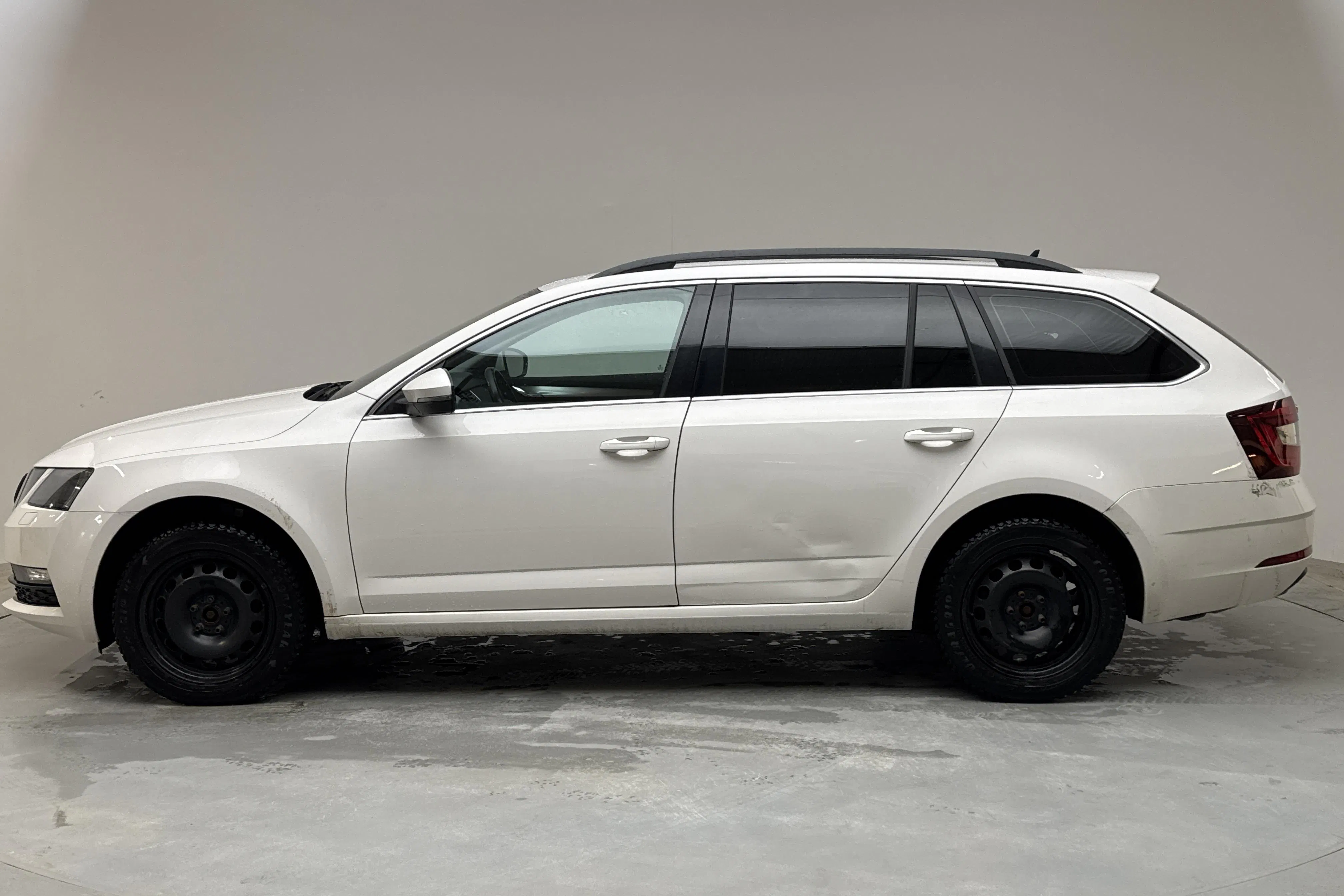 Presentation photo 2 of 12: Skoda Octavia III 2.0 TDI CR Combi 4x4 (150hk) - 180 920 km - Manual - white - 2018