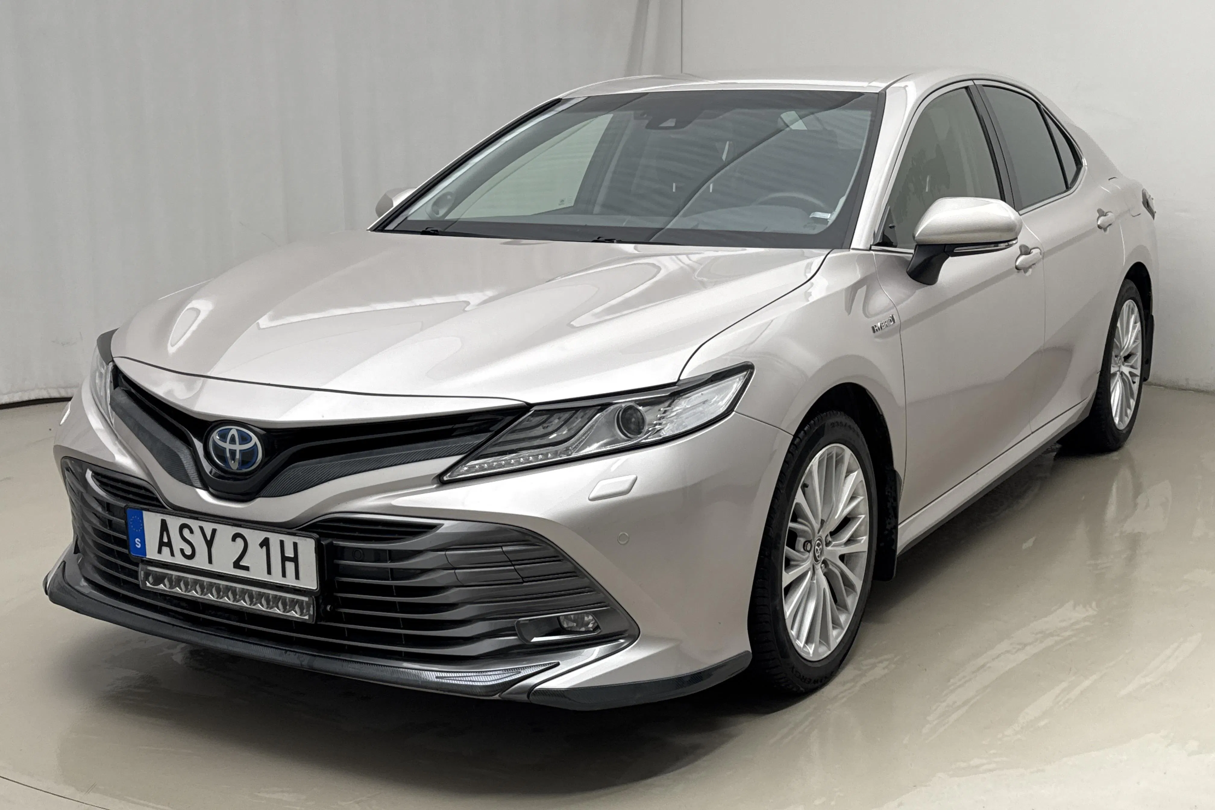 Presentation photo 1 of 20: Toyota Camry 2.5 Hybrid (218hk) - 90 800 km - Automatic - Light Brown - 2020