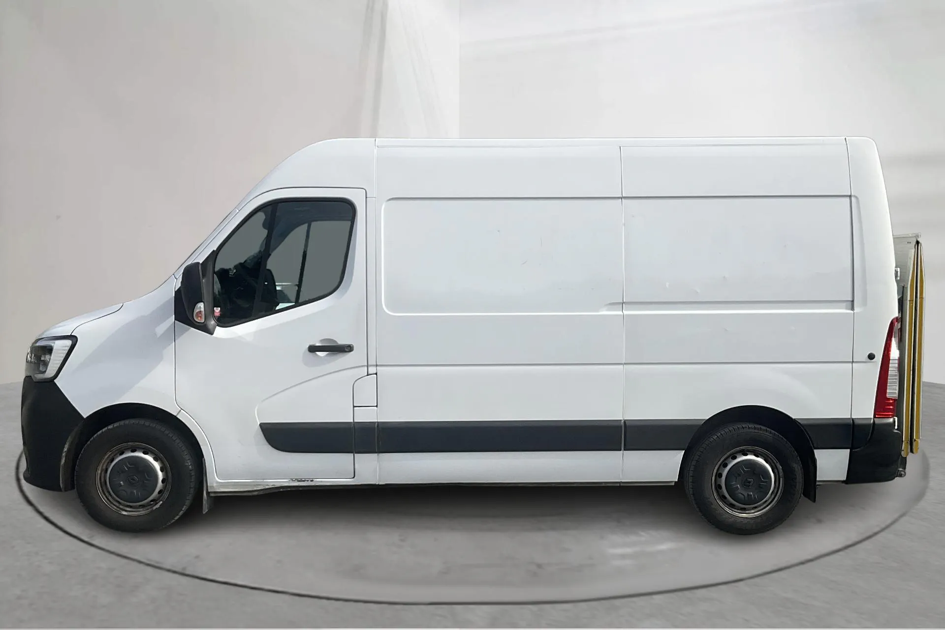 Presentation photo 2 of 14: Renault Master 2.3 dCi FAP 2WD (150hk) - 107 350 km - Automatic - white - 2021