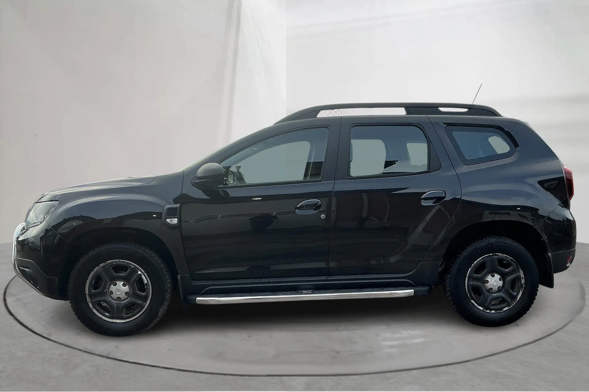 Presentationsfoto 2 av 13: Dacia Duster 1.6 SCe 4x2 (115hk) - 5 349 mil - Manuell - svart - 2018