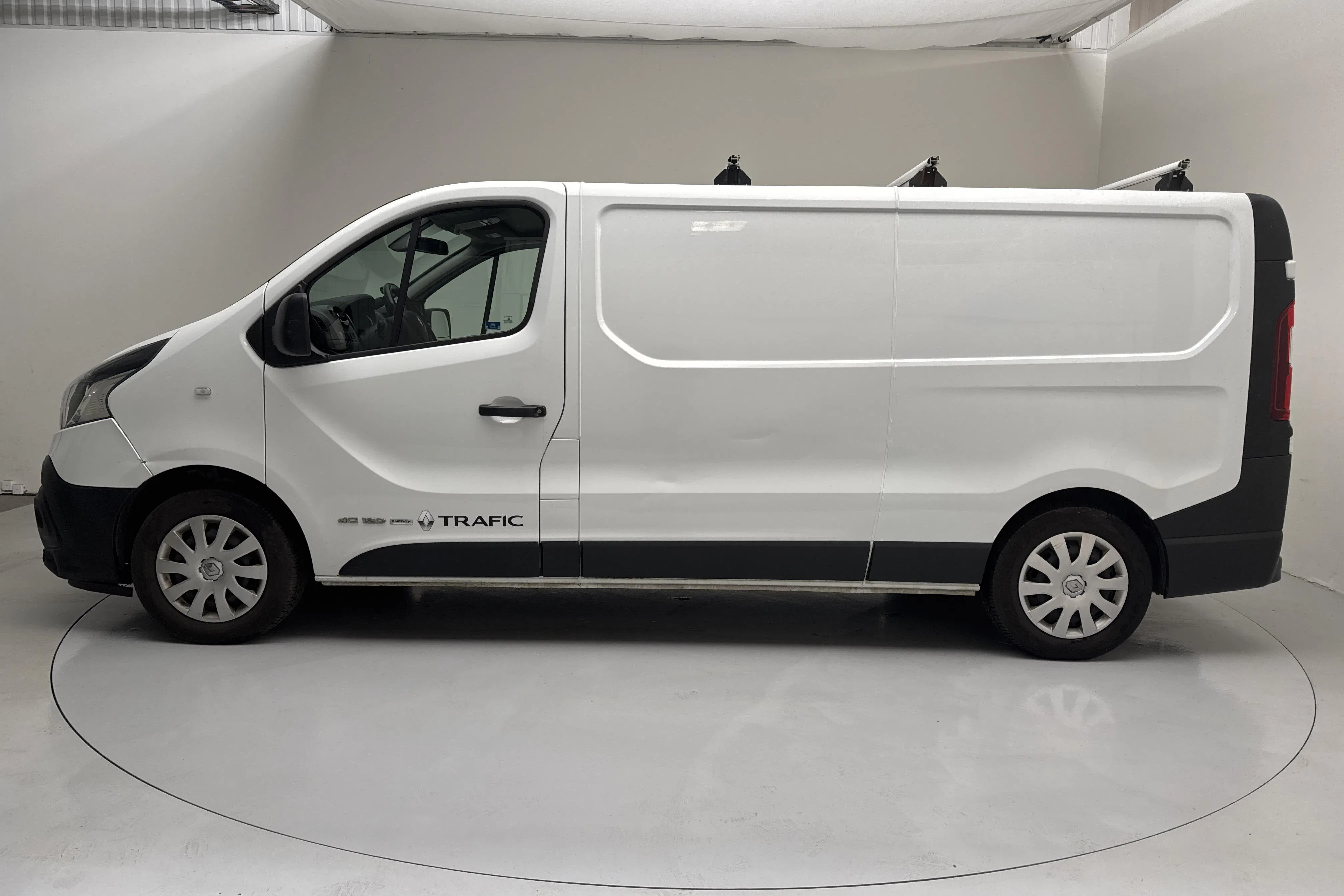 Presentationsfoto 2 av 15: Renault Trafic 1.6 dCi Skåp (120hk) - 8 958 mil - Manuell - vit - 2016