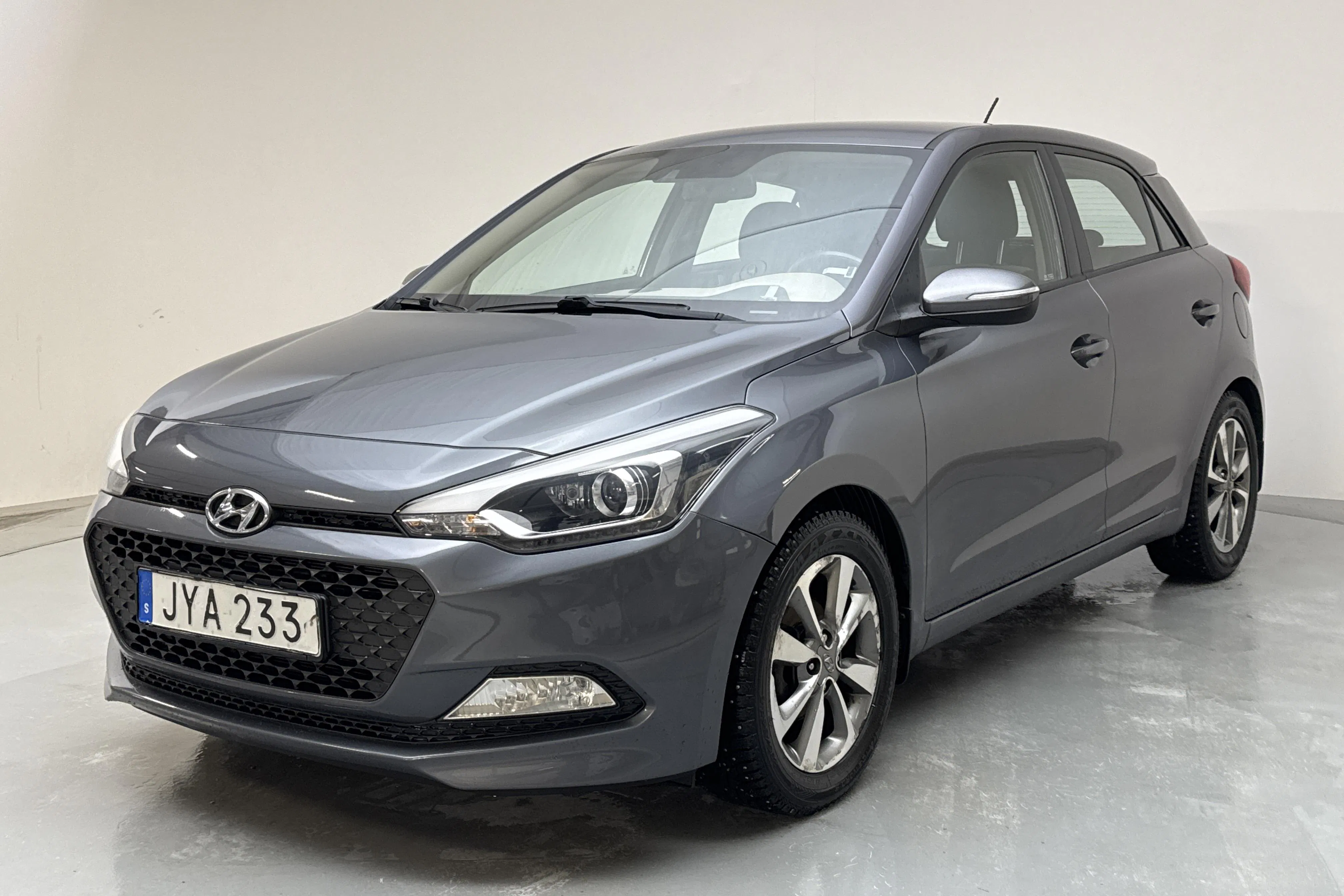 Esitlusfoto 1 aadressil 13: Hyundai i20 1.4 (100hk) - 104 860 km - Käsitsi - Dark Grey - 2016