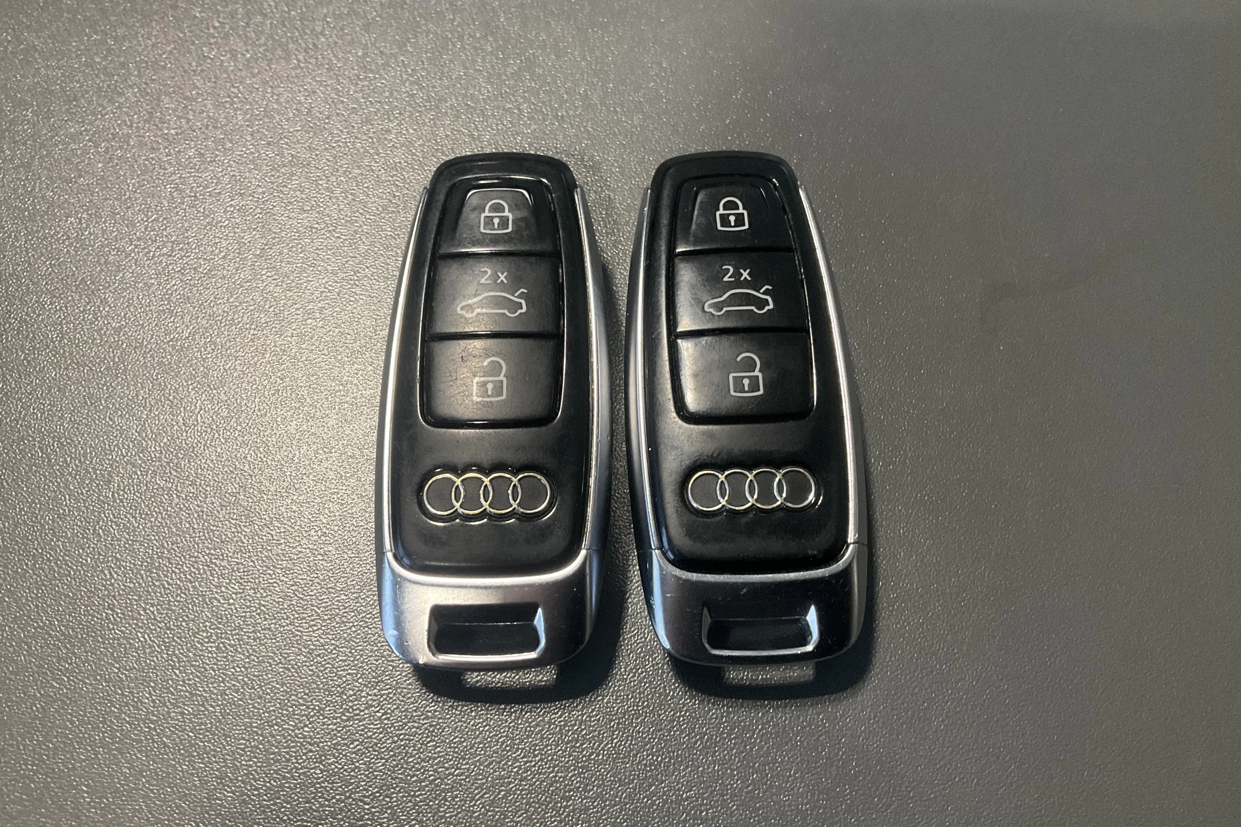 Presentationsfoto 30 av 30: Audi e-tron 55 quattro 95kWh (360hk) - 6 400 mil - Automat - vit - 2020