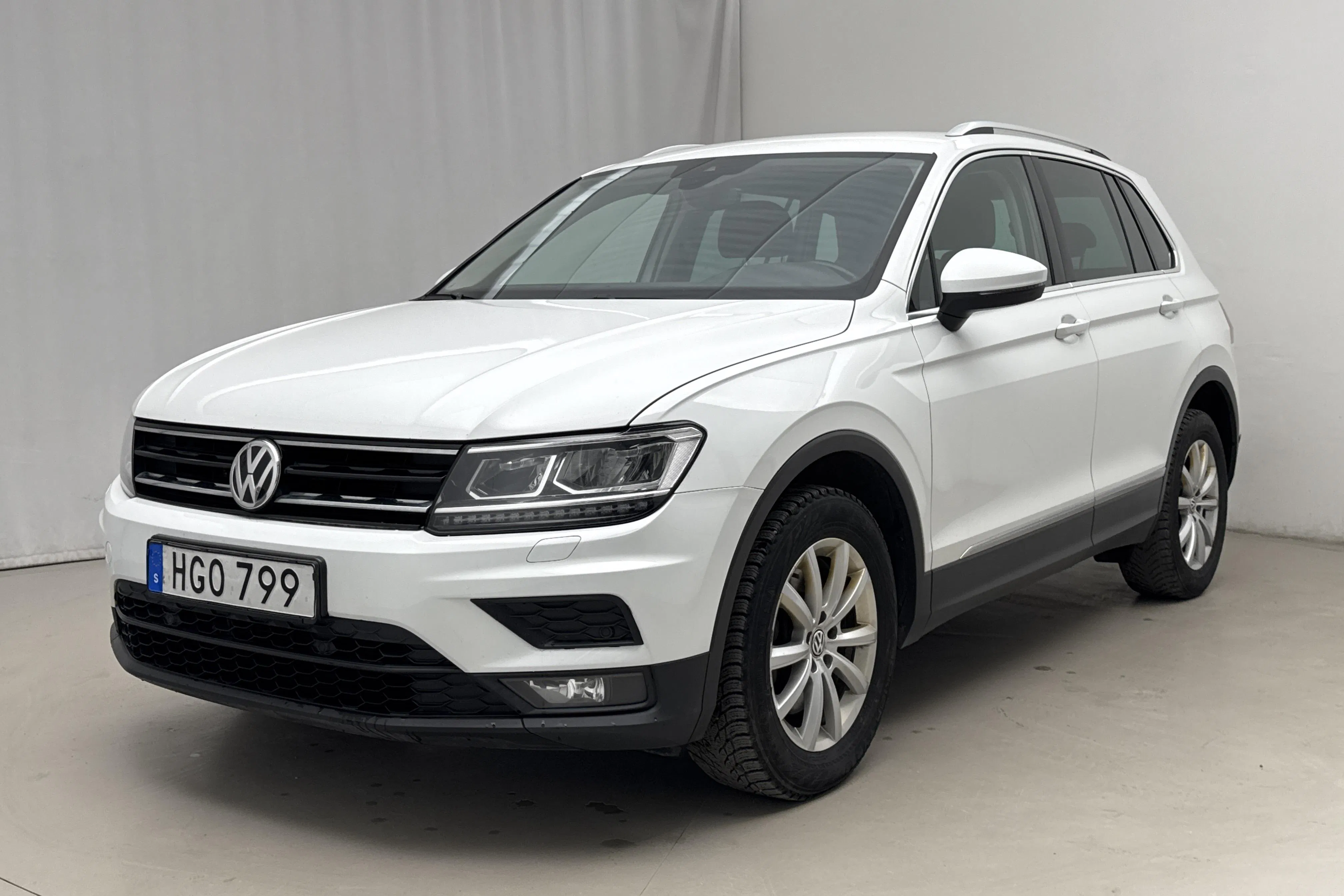 Presentation photo 1 of 19: VW Tiguan 2.0 TSI 4MOTION (190hk) - 212 250 km - Automatic - white - 2019