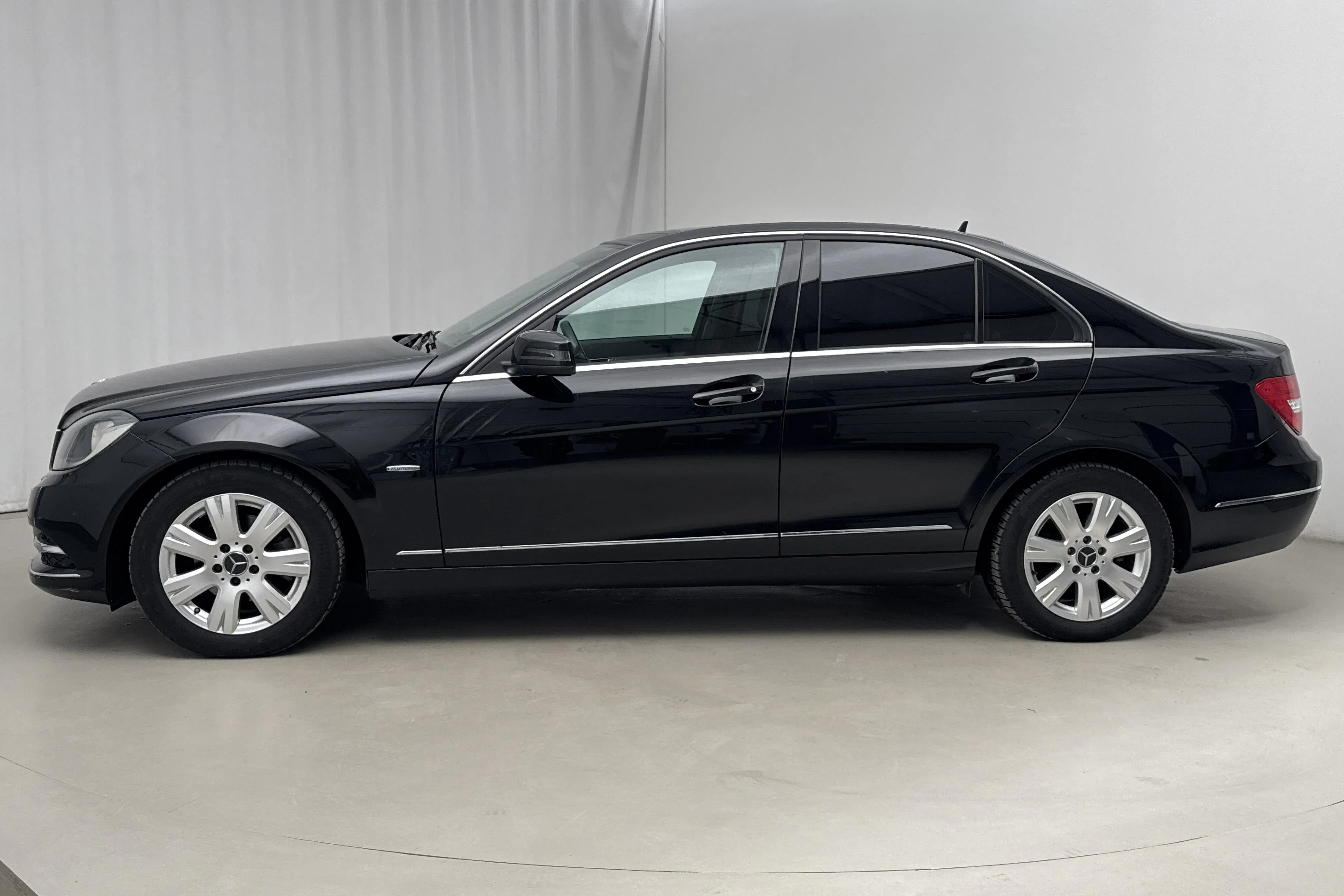 Presentationsfoto 2 av 12: Mercedes C 180 W204 (156hk) - 14 958 mil - Automat - svart - 2011