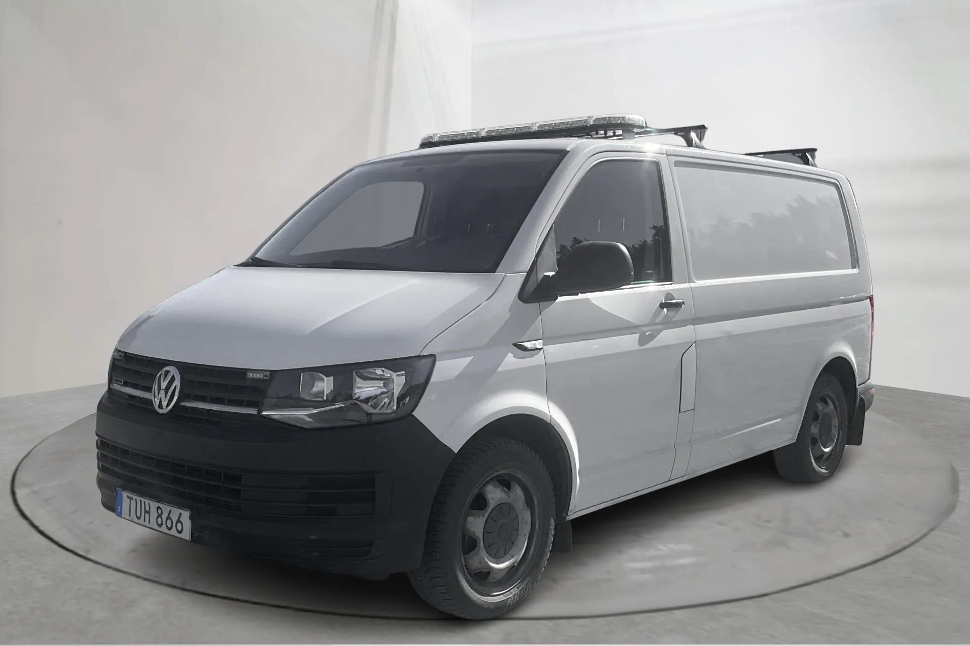 Presentationsfoto 1 av 14: VW Transporter T6 2.0 TDI BMT 4MOTION Skåp (180hk) - 6 661 mil - Automat - vit - 2016
