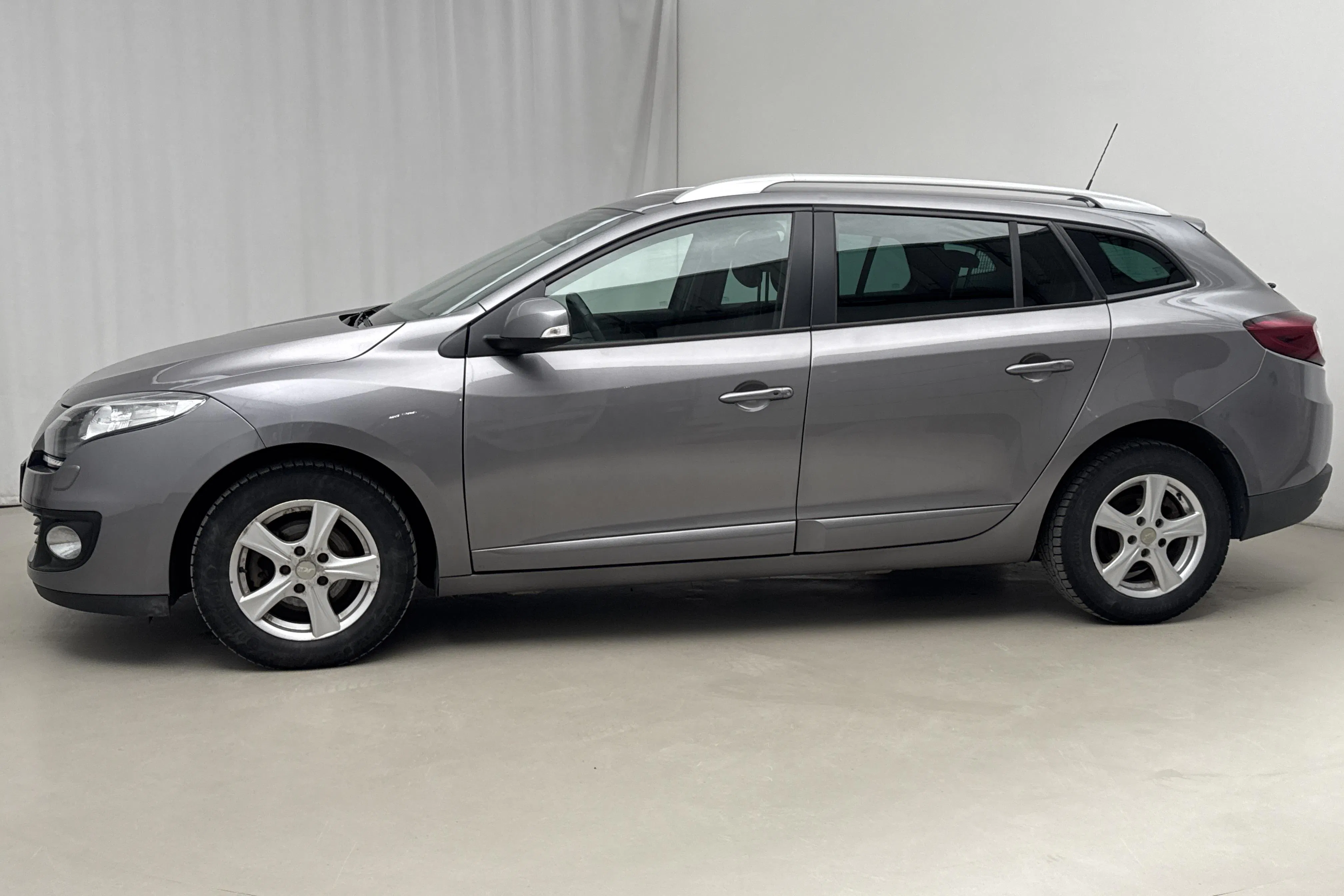 Presentationsfoto 2 av 13: Renault Mégane Phas III 1.5 dCi ESM Sports Tourer (110hk) - 11 232 mil - Manuell - grå - 2012