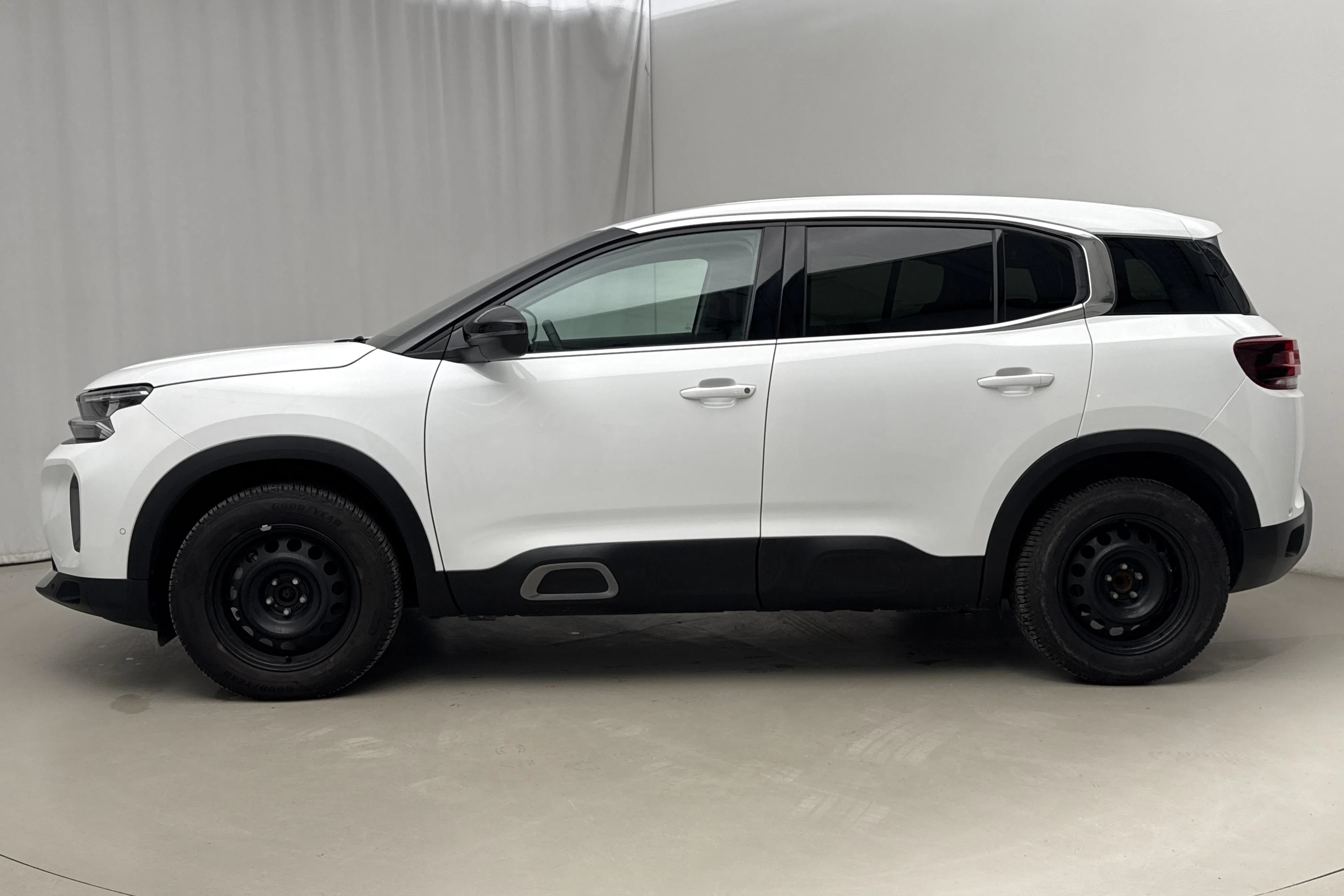 Presentationsfoto 2 av 18: Citroën C5 Aircross PureTech (130hk) - 2 420 mil - Automat - vit - 2023