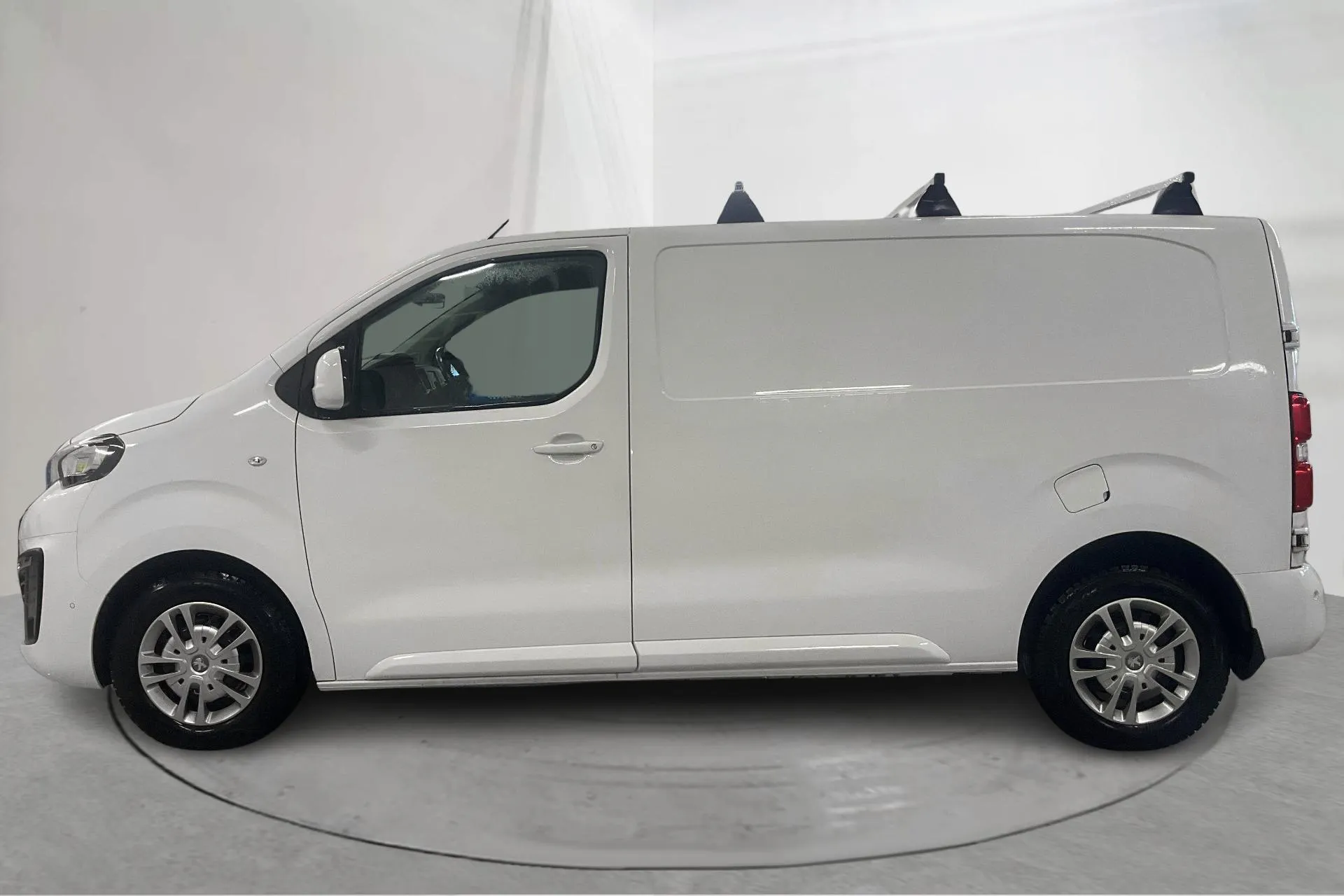 Presentationsfoto 2 av 20: Peugeot Expert BlueHDi Skåp (122hk) - 5 165 mil - Automat - vit - 2020