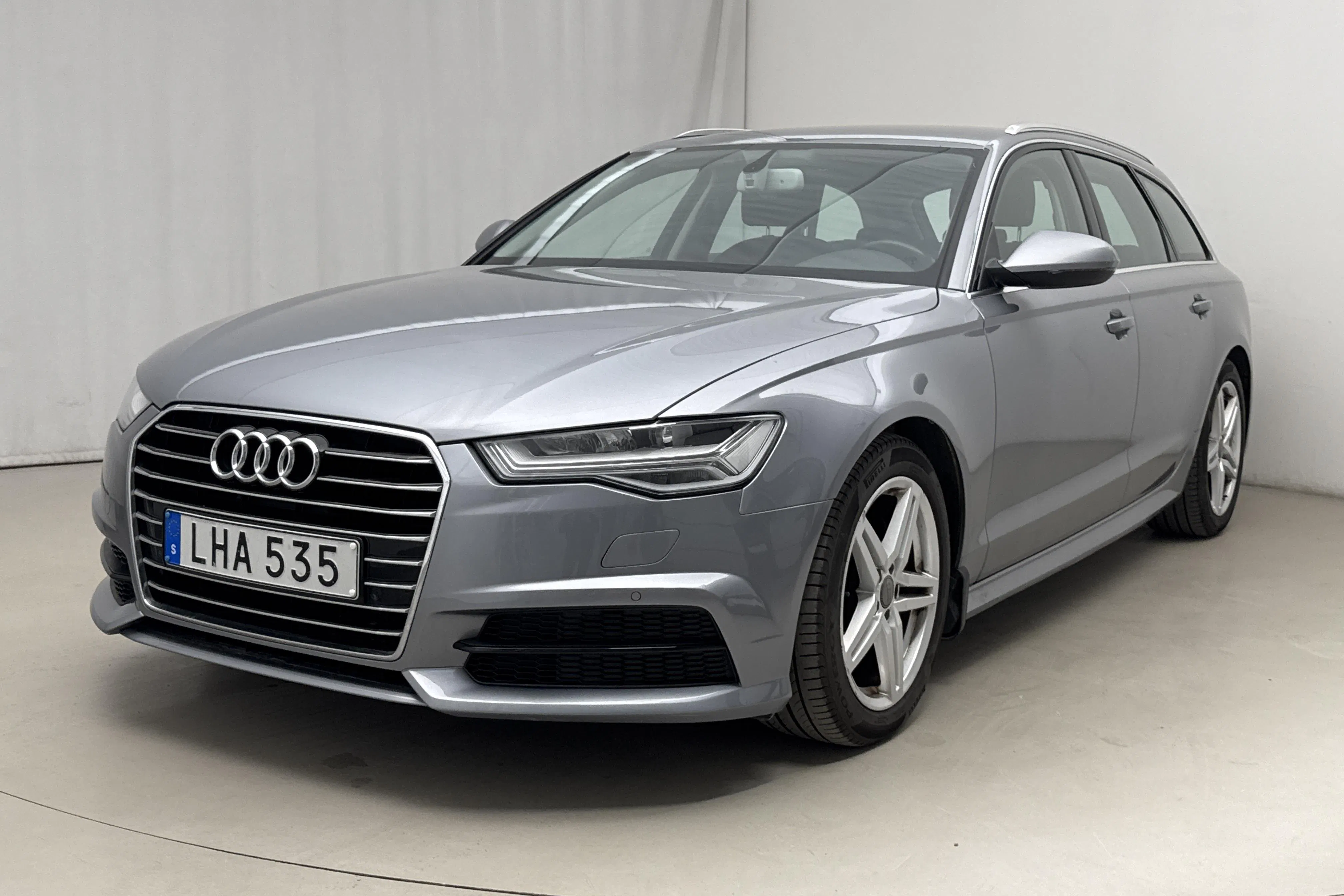 Presentationsfoto 1 av 19: Audi A6 2.0 TDI Avant quattro (190hk) - 15 790 mil - Automat - grå - 2018