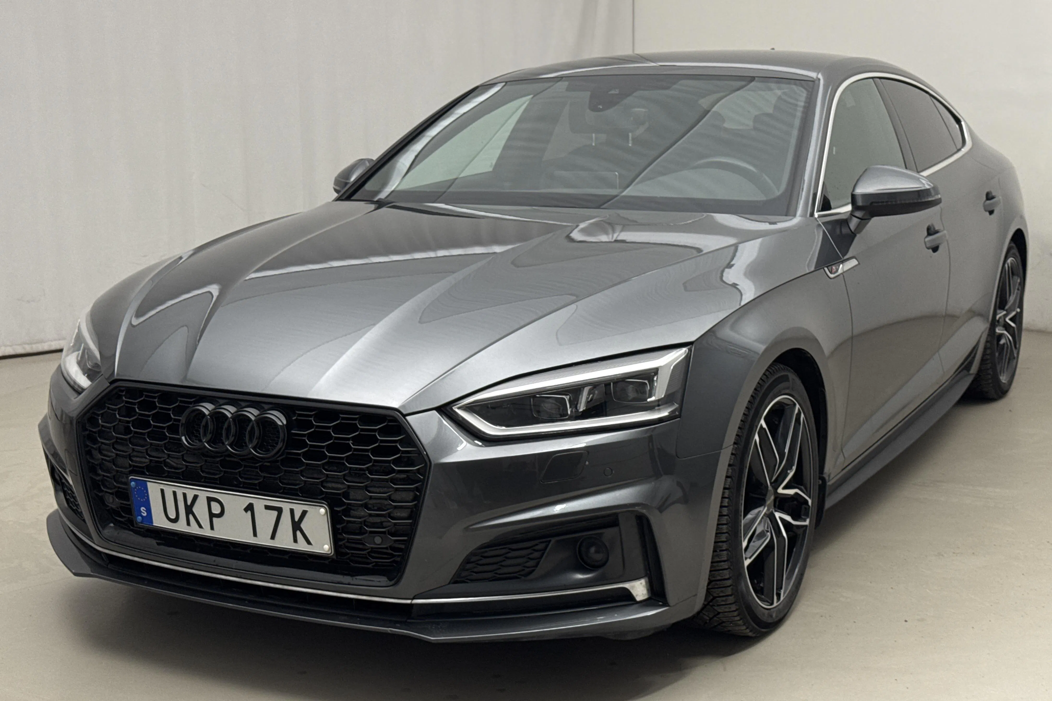 Presentationsfoto 1 av 20: Audi A5 Sportback 45 TFSI quattro (245hk) - 12 888 mil - Automat - grå - 2019