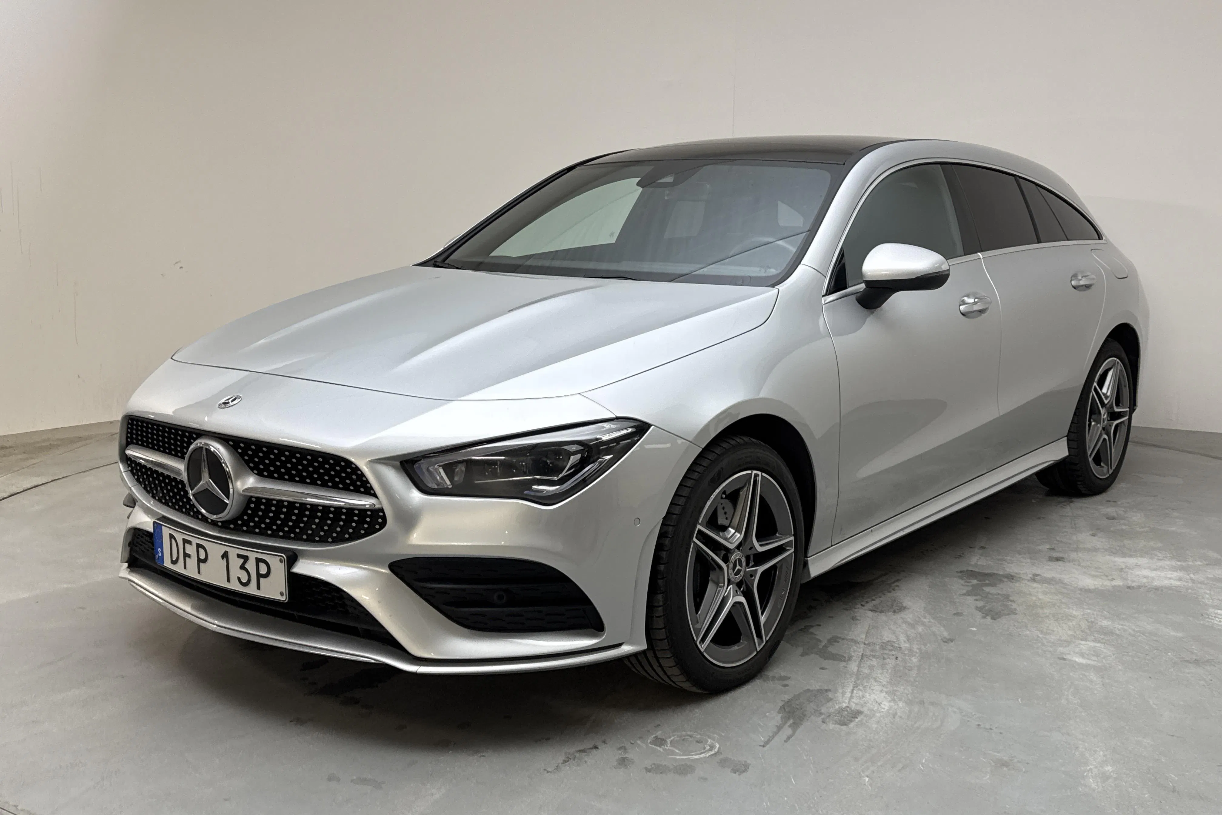 Presentationsfoto 1 av 17: Mercedes CLA 250 e Shooting Brake X118 (218hk) - 12 415 mil - Automat - silver - 2023