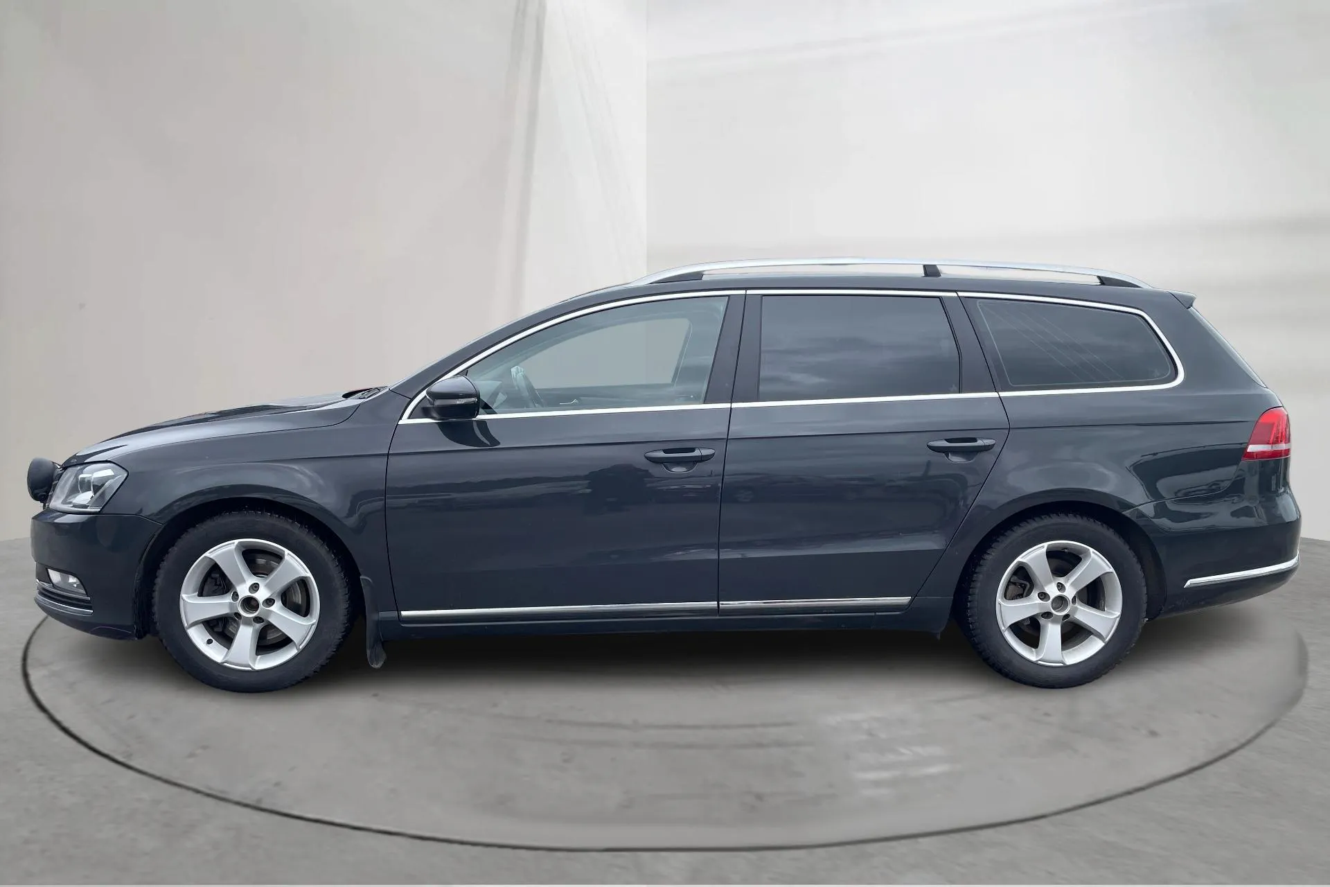 Presentationsfoto 2 av 14: VW Passat 1.4 TSI Multifuel Variant (160hk) - 20 624 mil - Automat - Dark Grey - 2014