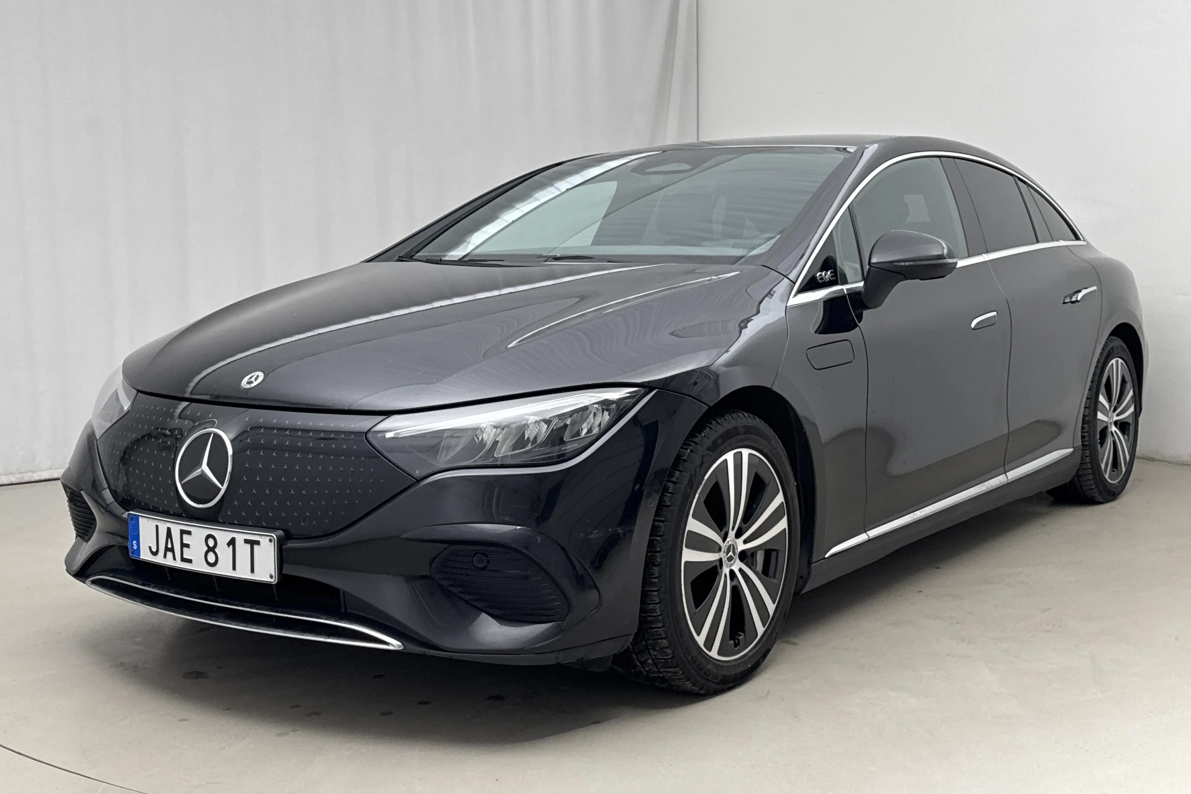 Presentationsfoto 1 av 23: Mercedes EQE 300 V295 (245hk) - 27 126 mil - Automat - svart - 2023