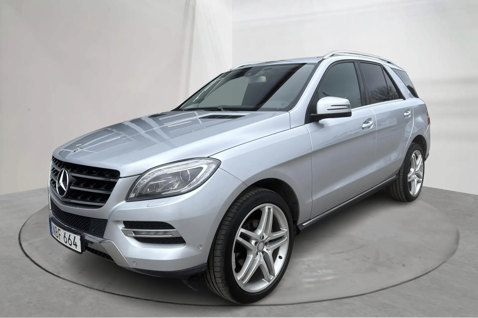 Presentationsfoto 1 av 16: Mercedes ML 350 CDI BlueTEC W166 (258hk) - 20 584 mil - Automat - silver - 2013