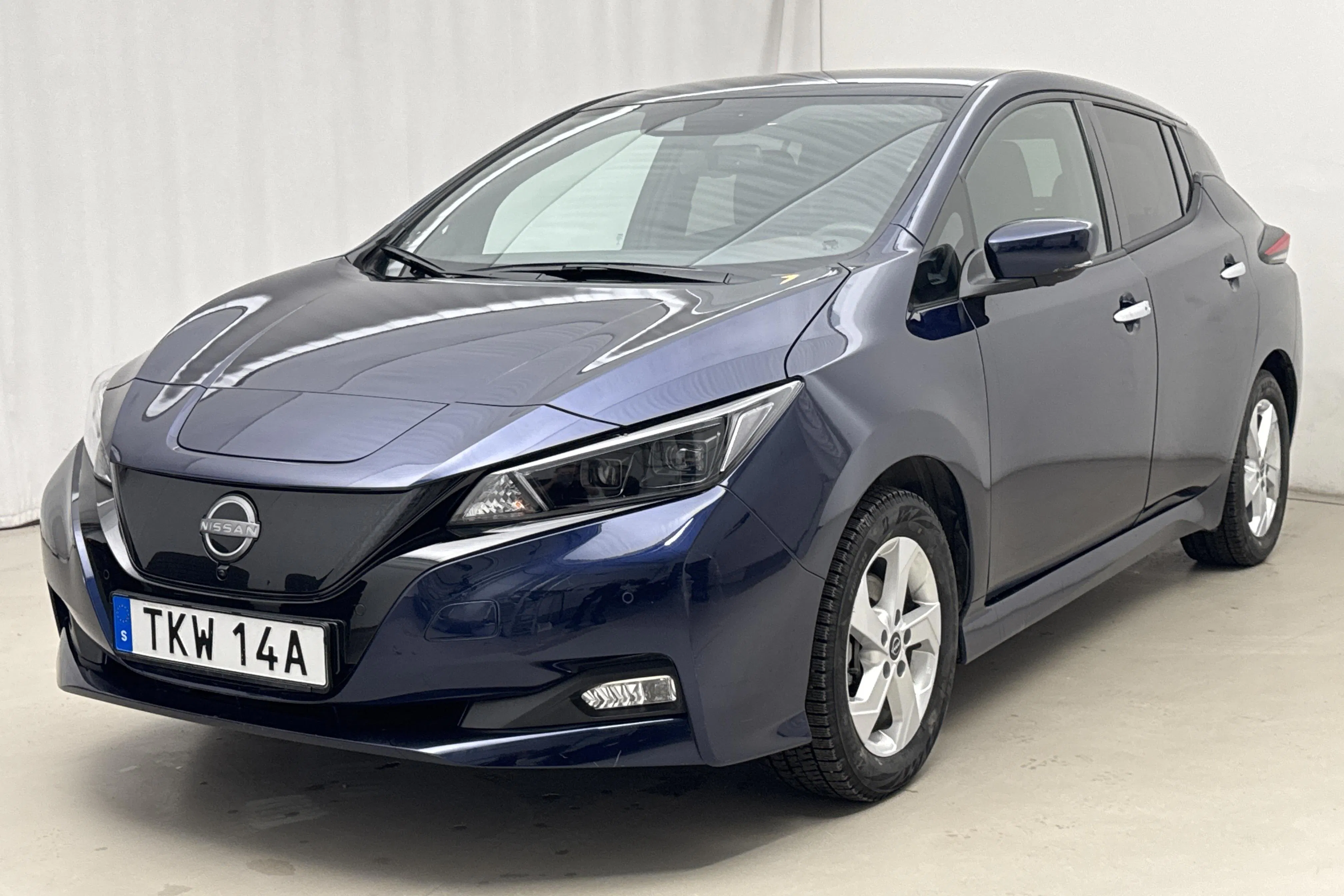 Presentation photo 1 of 19: Nissan LEAF 5dr 40kWh (150hk) - 4 040 km - Automatic - Dark Blue - 2023
