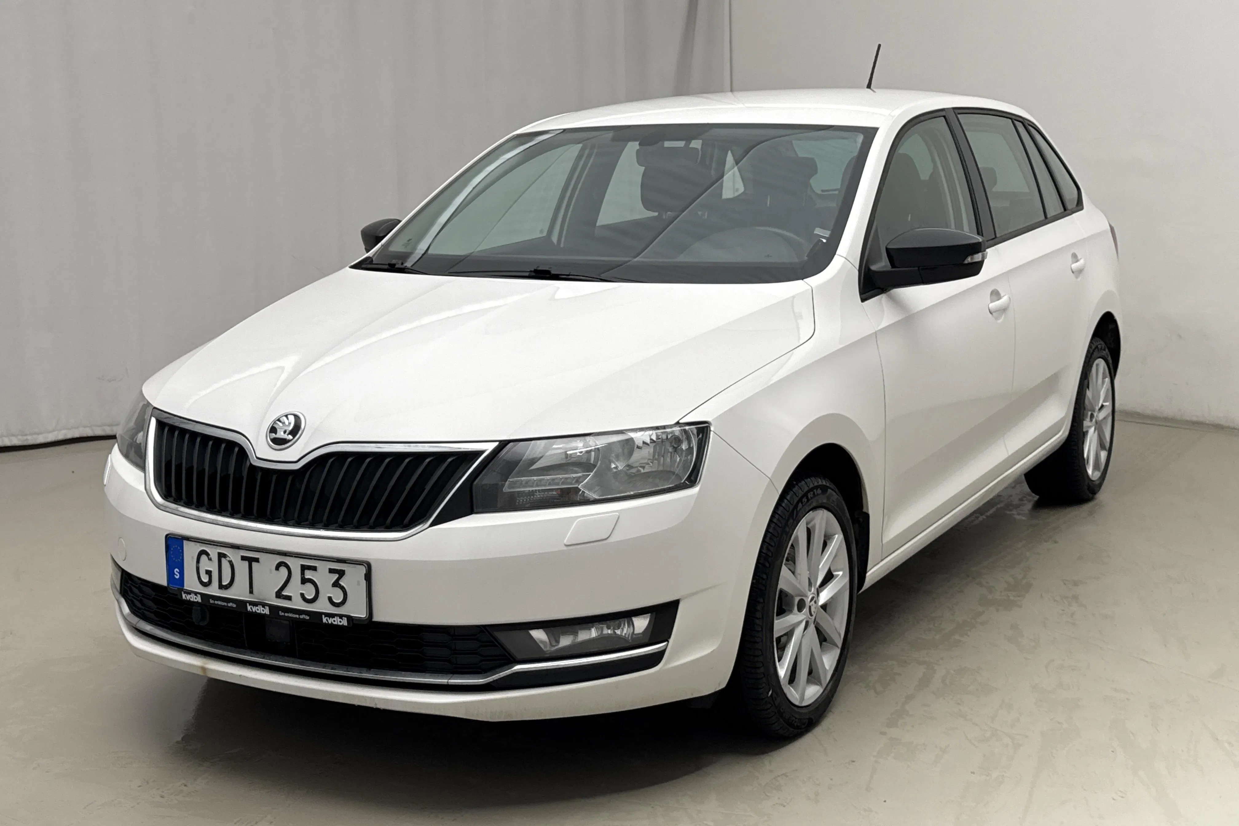 Presentation photo 1 of 14: Skoda Rapid 1.4 TDI Spaceback (90hk) - 134 720 km - Manual - white - 2018