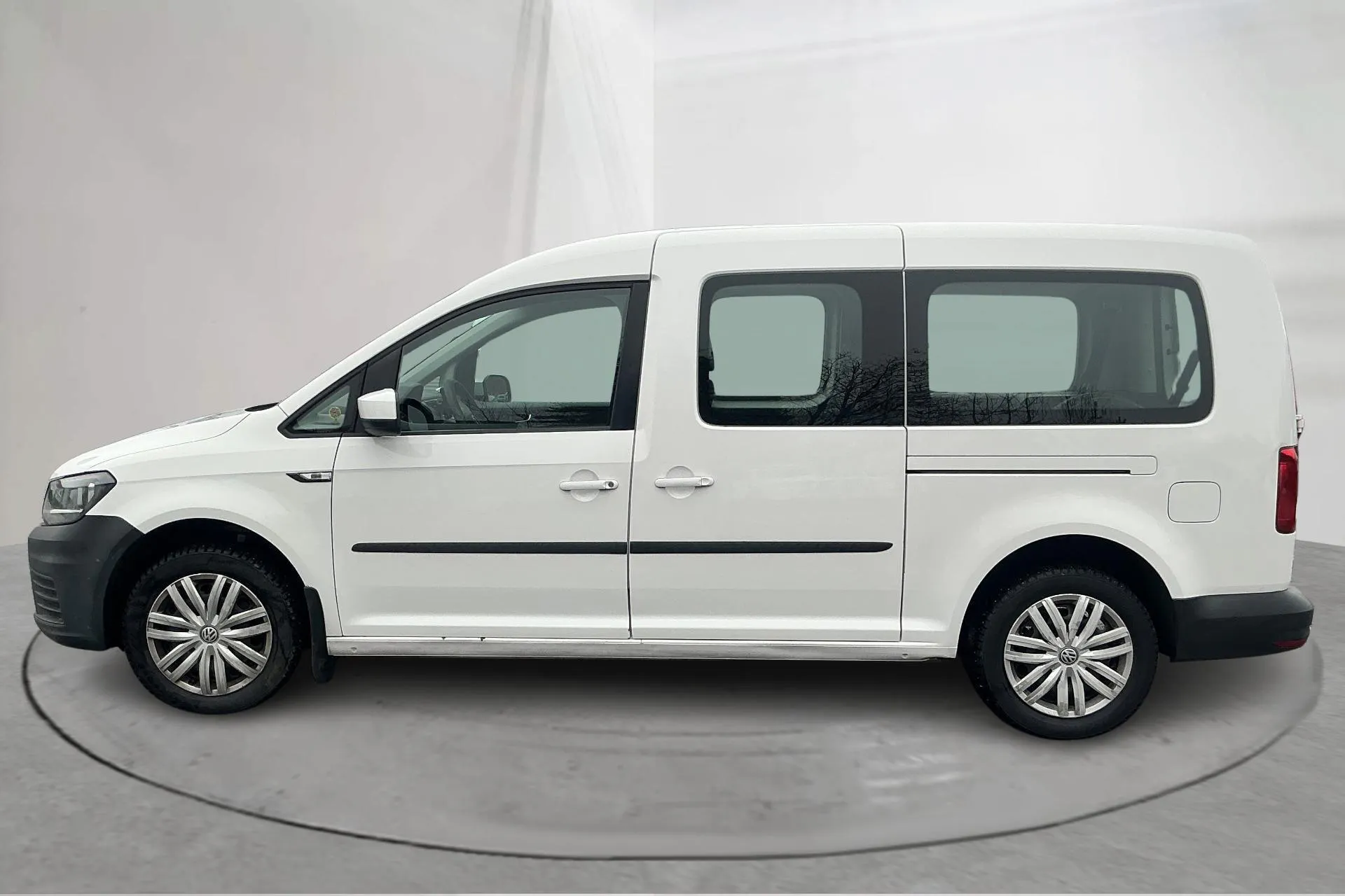 Presentation photo 2 of 14: VW Caddy Maxi Life 2.0 TDI (102hk) - 216 020 km - Automatic - white - 2019