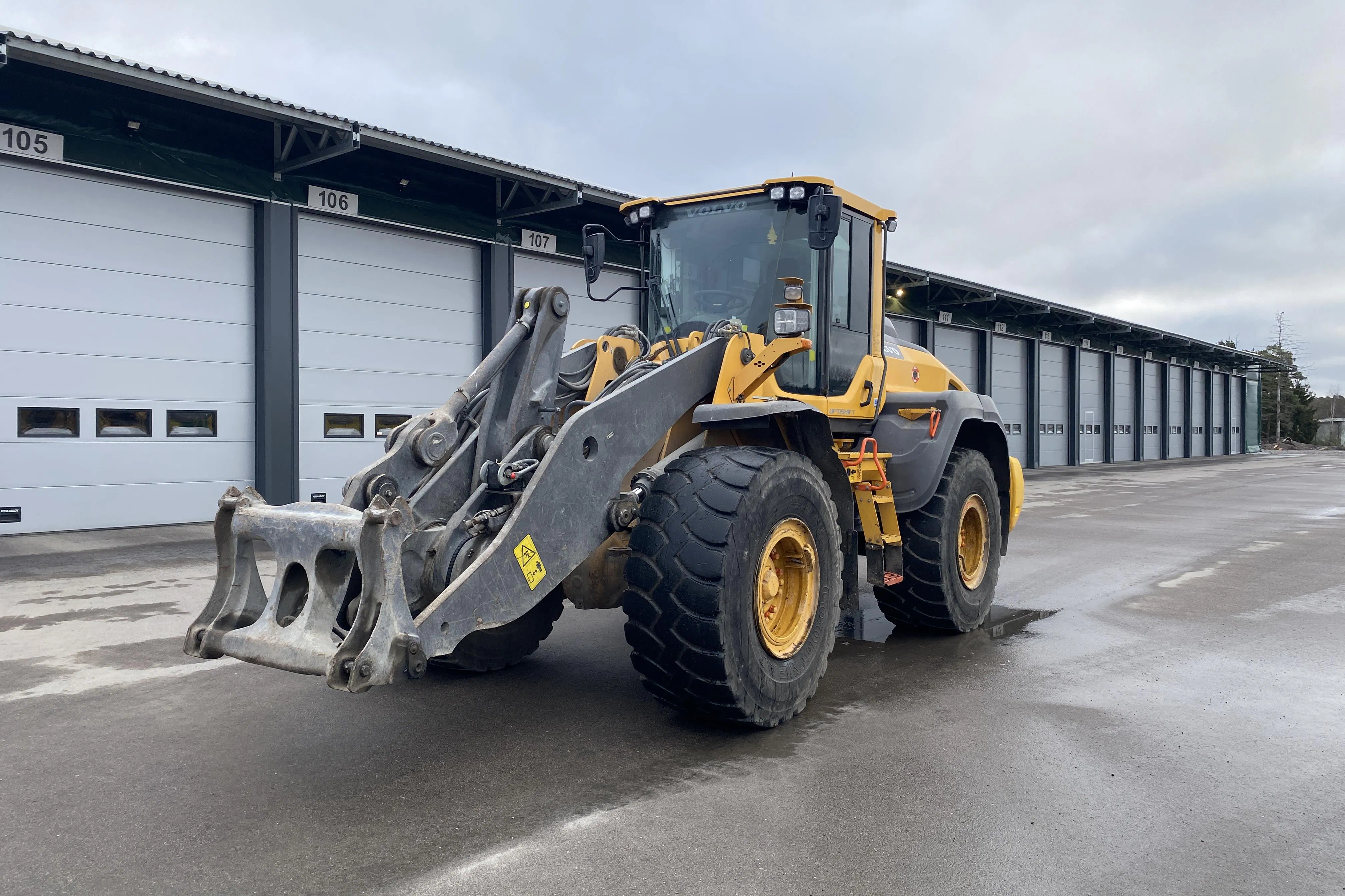Presentationsfoto 1 av 44: Volvo L120H - 0 km - Automat - gul - 2019