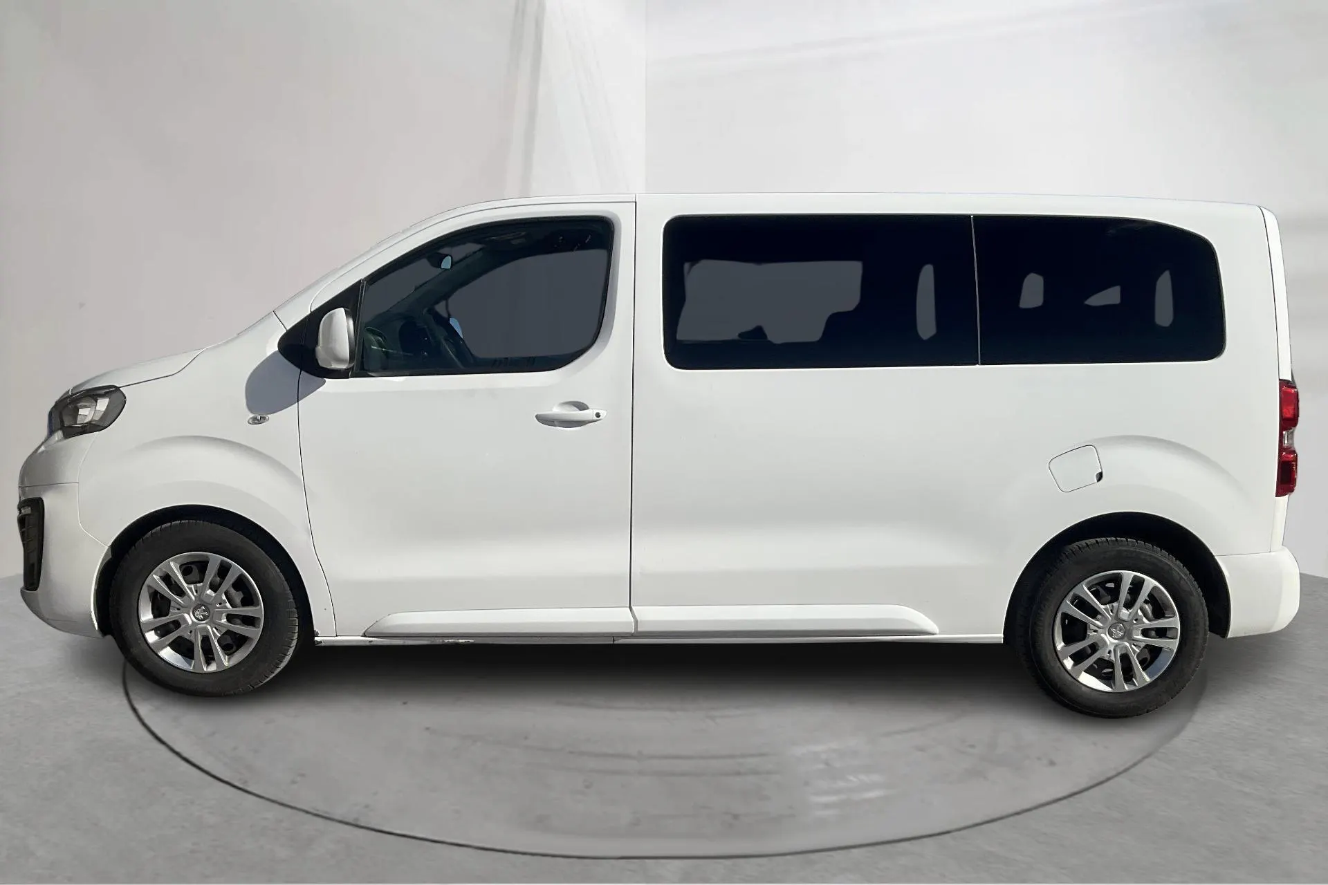 Presentationsfoto 2 av 15: Peugeot Traveller BlueHDi (95hk) - 21 182 mil - Automat - vit - 2017