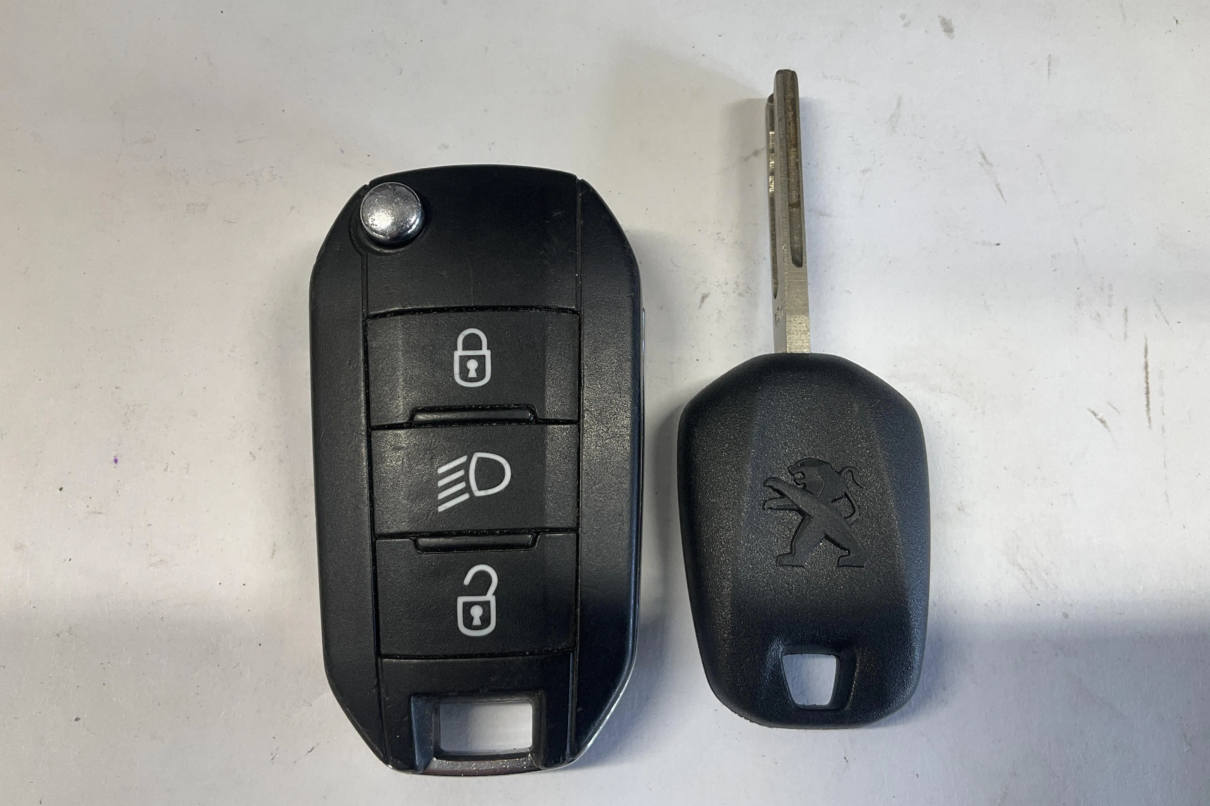 Presentationsfoto 15 av 15: Peugeot Traveller BlueHDi (95hk) - 21 182 mil - Automat - vit - 2017