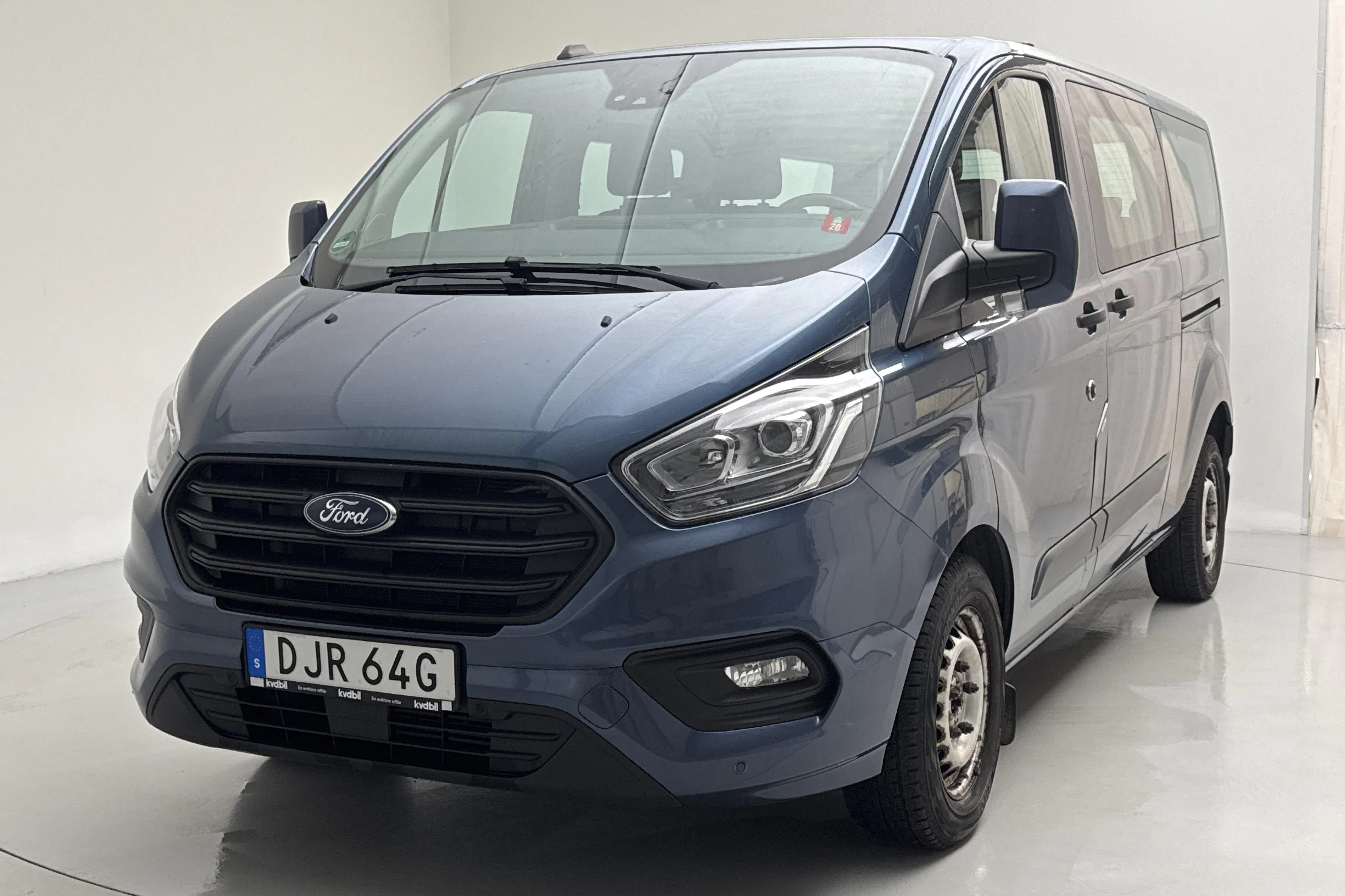 Præsentationsfoto 1 af 15: Ford Transit Custom Kombi 330 (130hk) - 178 100 kilometer - Salgsautomat - Blå farve - 2019