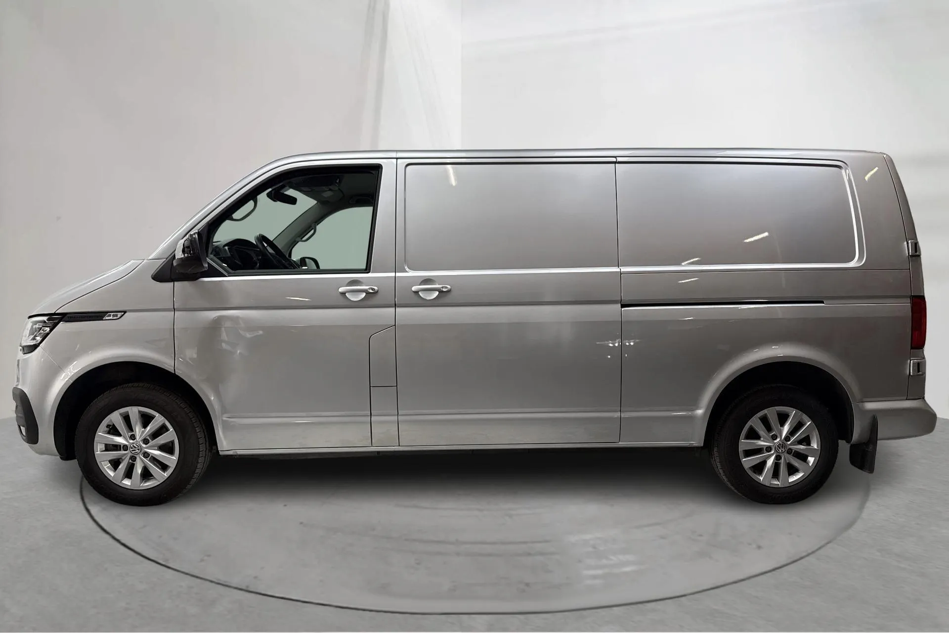 Presentation photo 2 of 18: VW Transporter T6.1 Skåp TDI 4MOTION (150hk) - 12 040 km - Automatic - silver - 2023