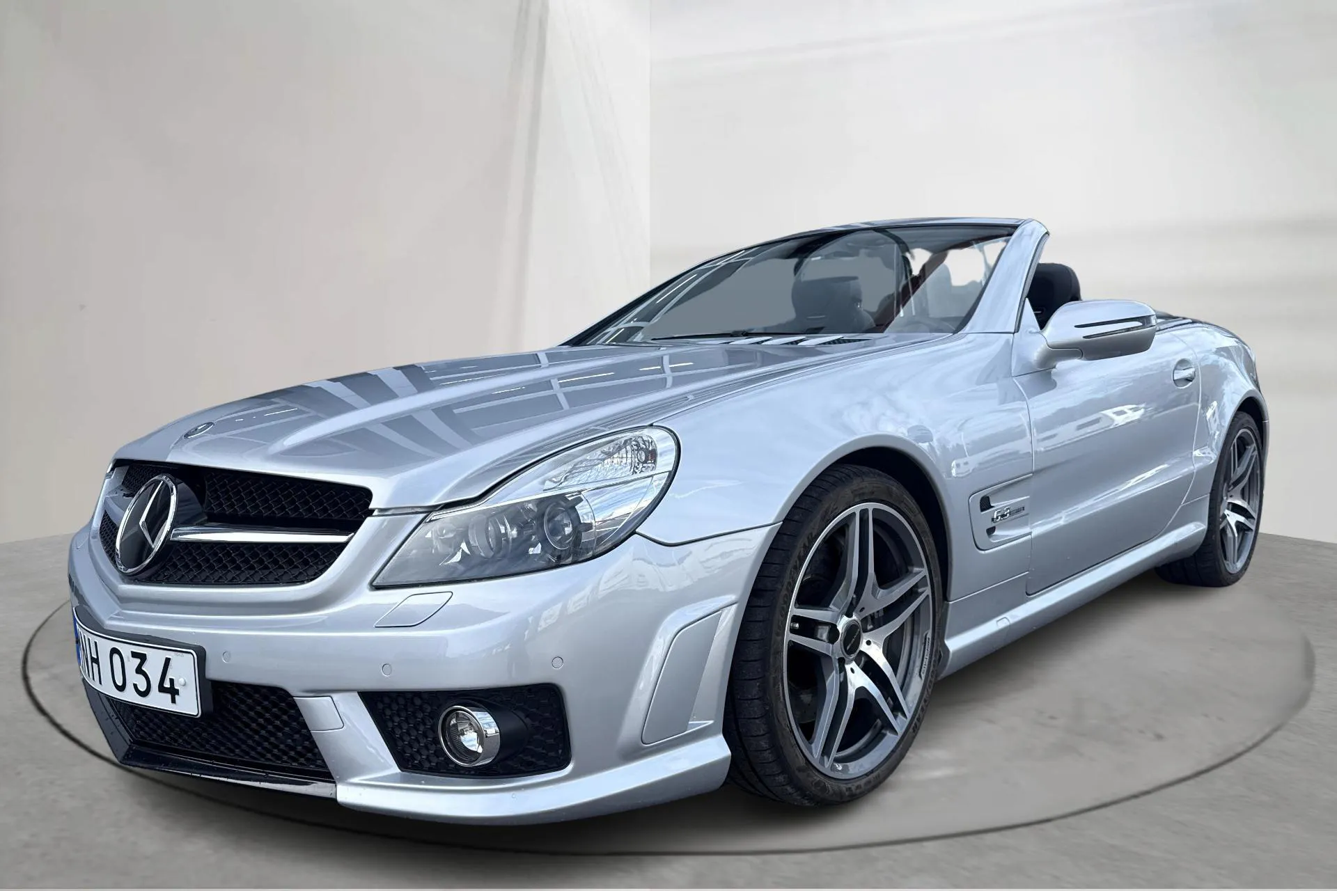 Presentationsfoto 1 av 35: Mercedes SL 63 AMG R230 (525hk) - 8 763 mil - Automat - silver - 2008