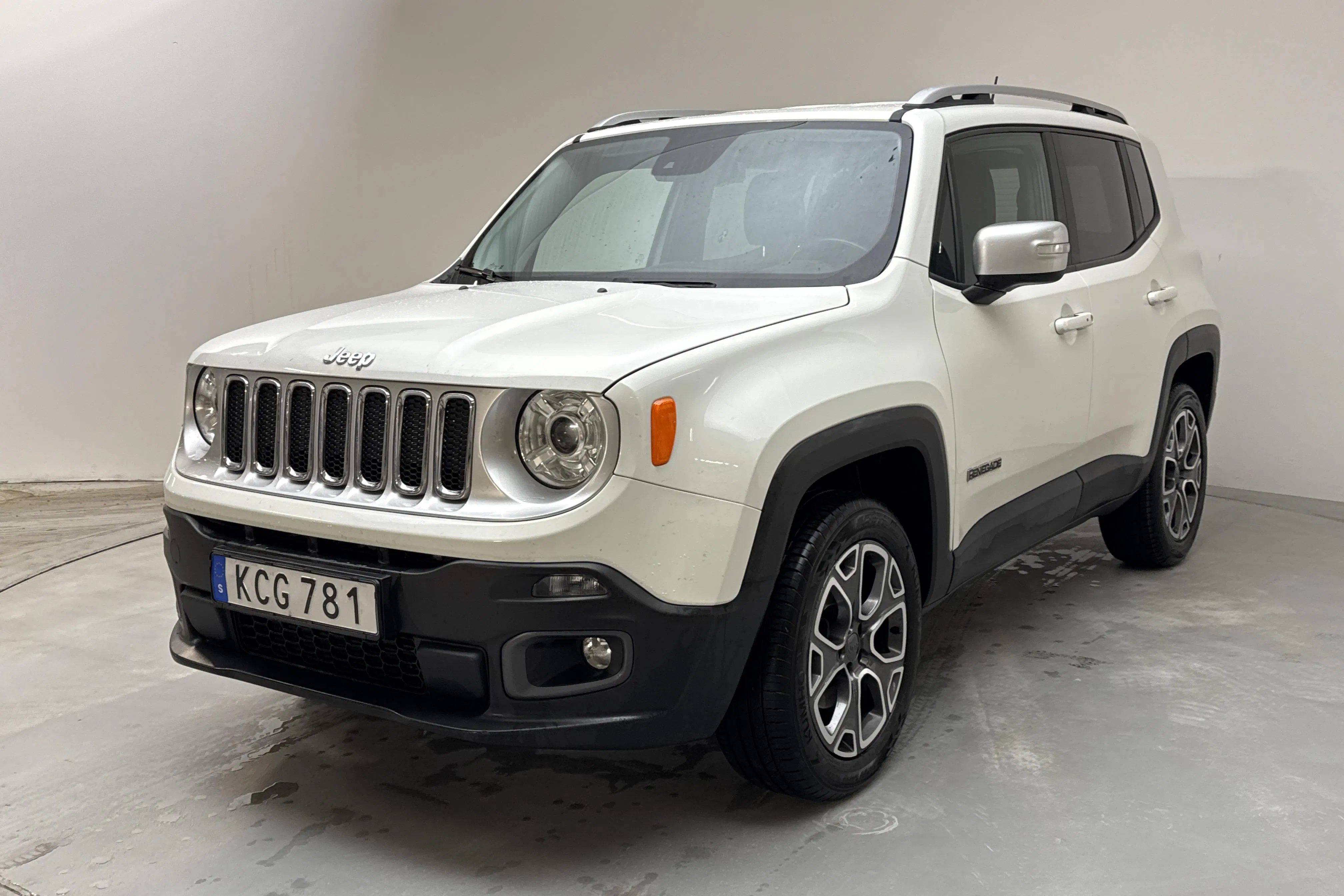 Presentationsfoto 1 av 14: Jeep Renegade 2.0 MultiJet 4WD (140hk) - 8 256 mil - Automat - vit - 2015