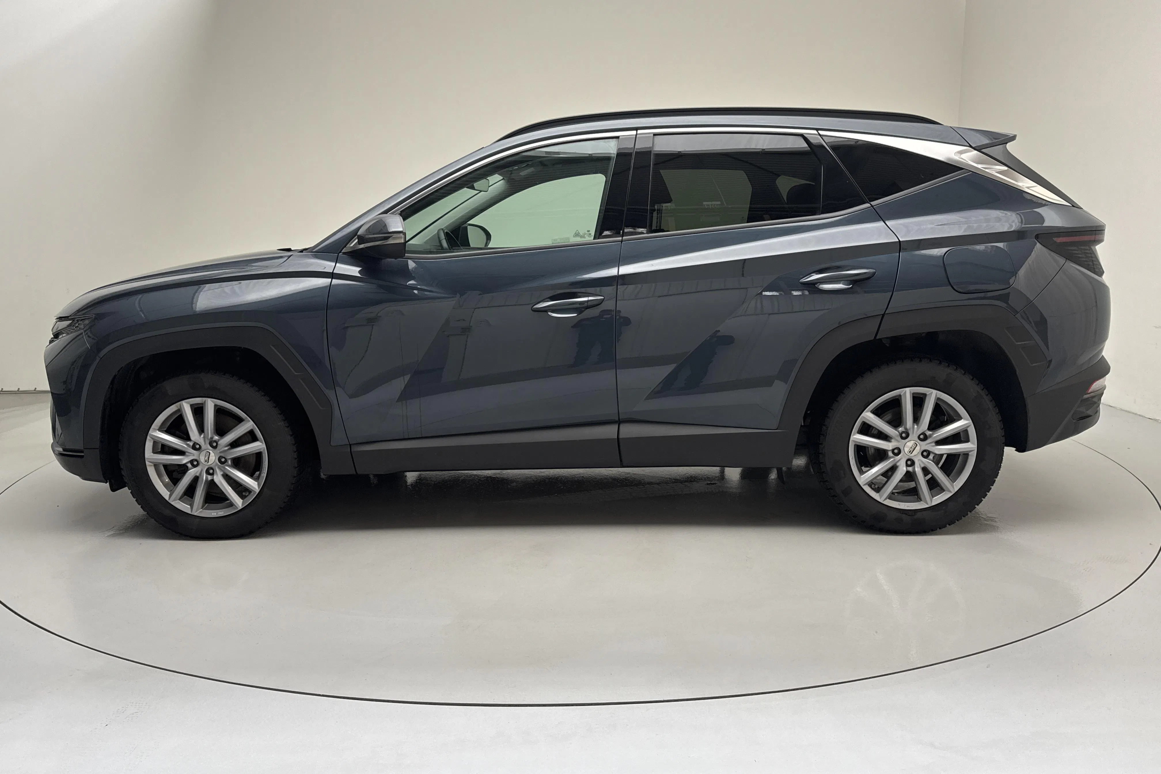 Presentationsfoto 2 av 15: Hyundai Tucson 1.6 GDI Hybrid (230hk) - 5 162 mil - Automat - blå - 2023