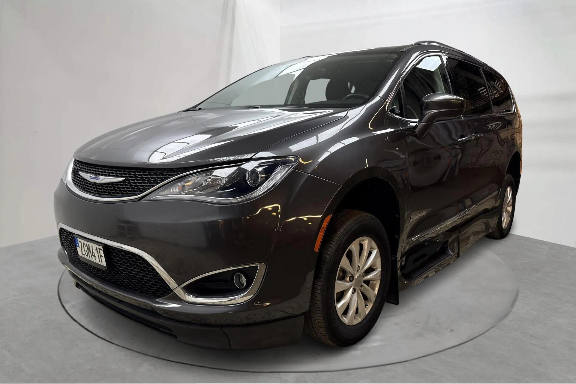 Presentation photo 1 of 21: Chrysler Pacifica 3.6 V6 FlexFuel (291hk) - 76 250 km - Automatic - gray - 2018