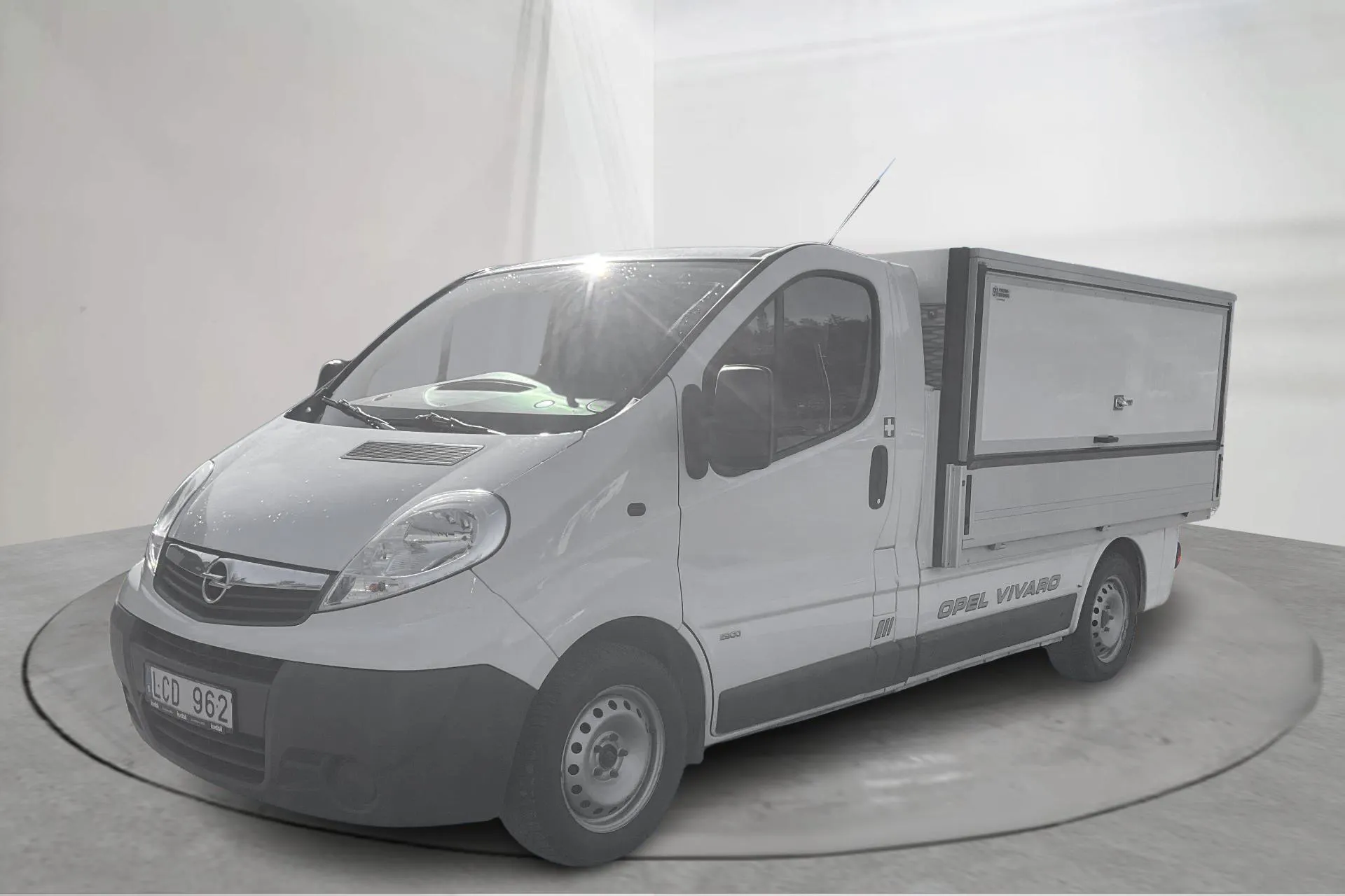Presentationsfoto 1 av 12: Opel Vivaro 2.0 CDTI Floor Cab/Chassi (114hk) - 6 133 mil - Manuell - vit - 2011