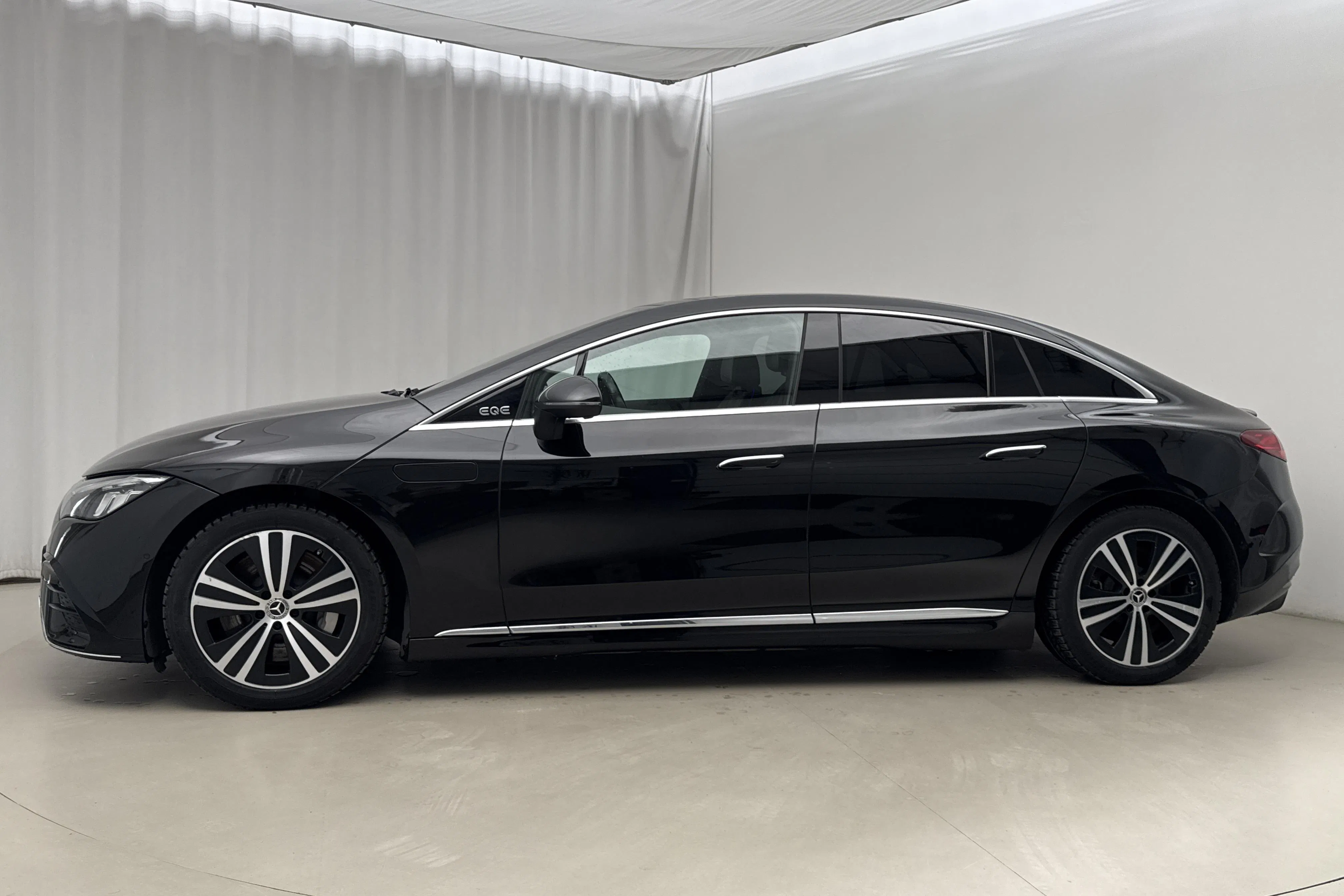 Presentation photo 2 of 23: Mercedes EQE 350 4Matic V295 (292hk) - 204 320 km - Automatic - black - 2024