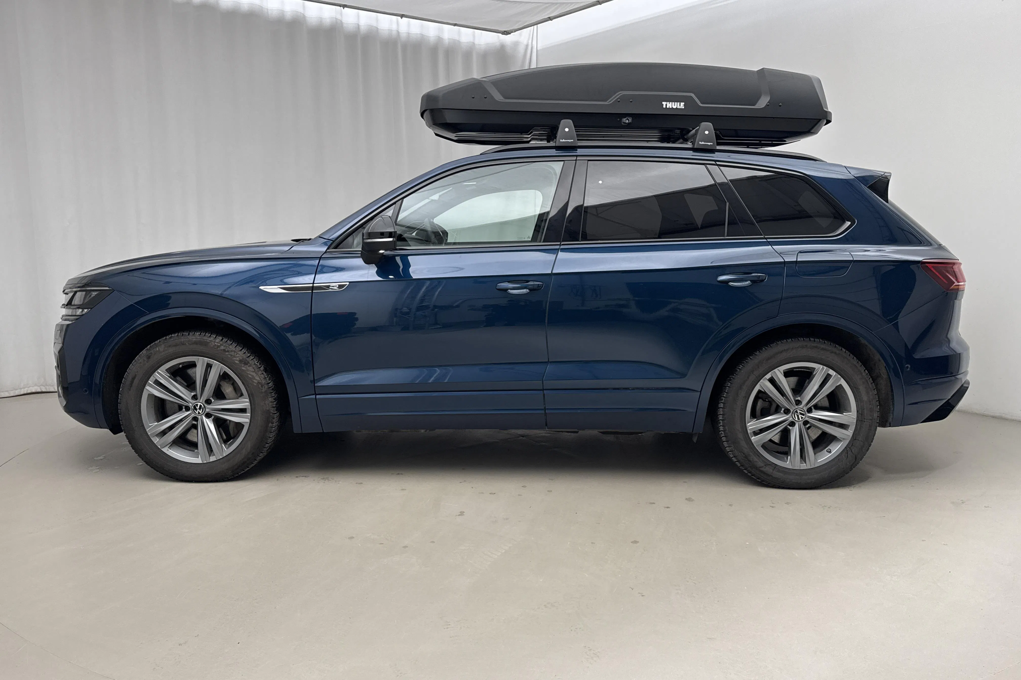 Presentationsfoto 2 av 23: VW Touareg R V6 TSI e-Hybrid 4Motion (462hk) - 7 147 mil - Automat - blå - 2022