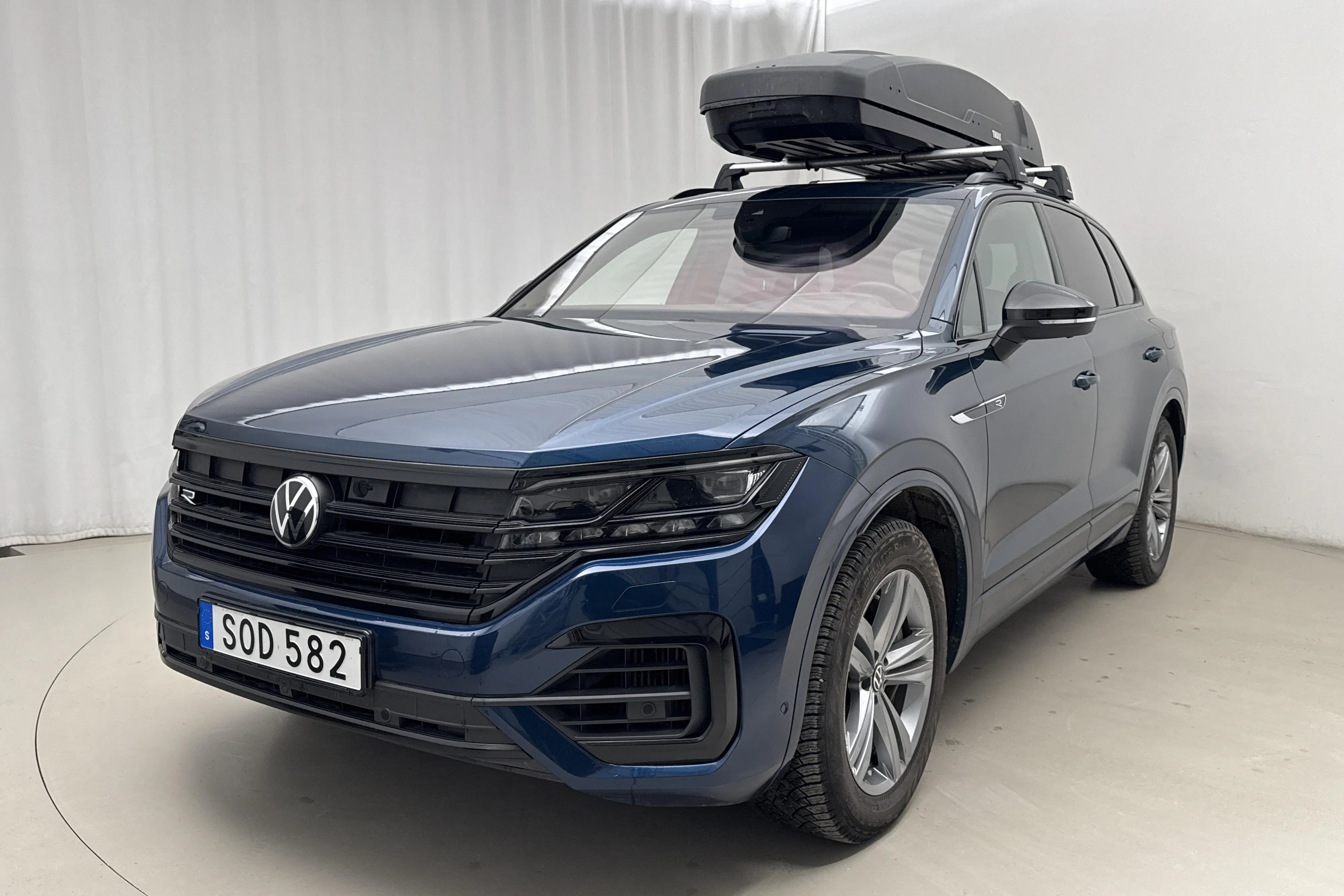 Presentationsfoto 1 av 23: VW Touareg R V6 TSI e-Hybrid 4Motion (462hk) - 7 147 mil - Automat - blå - 2022