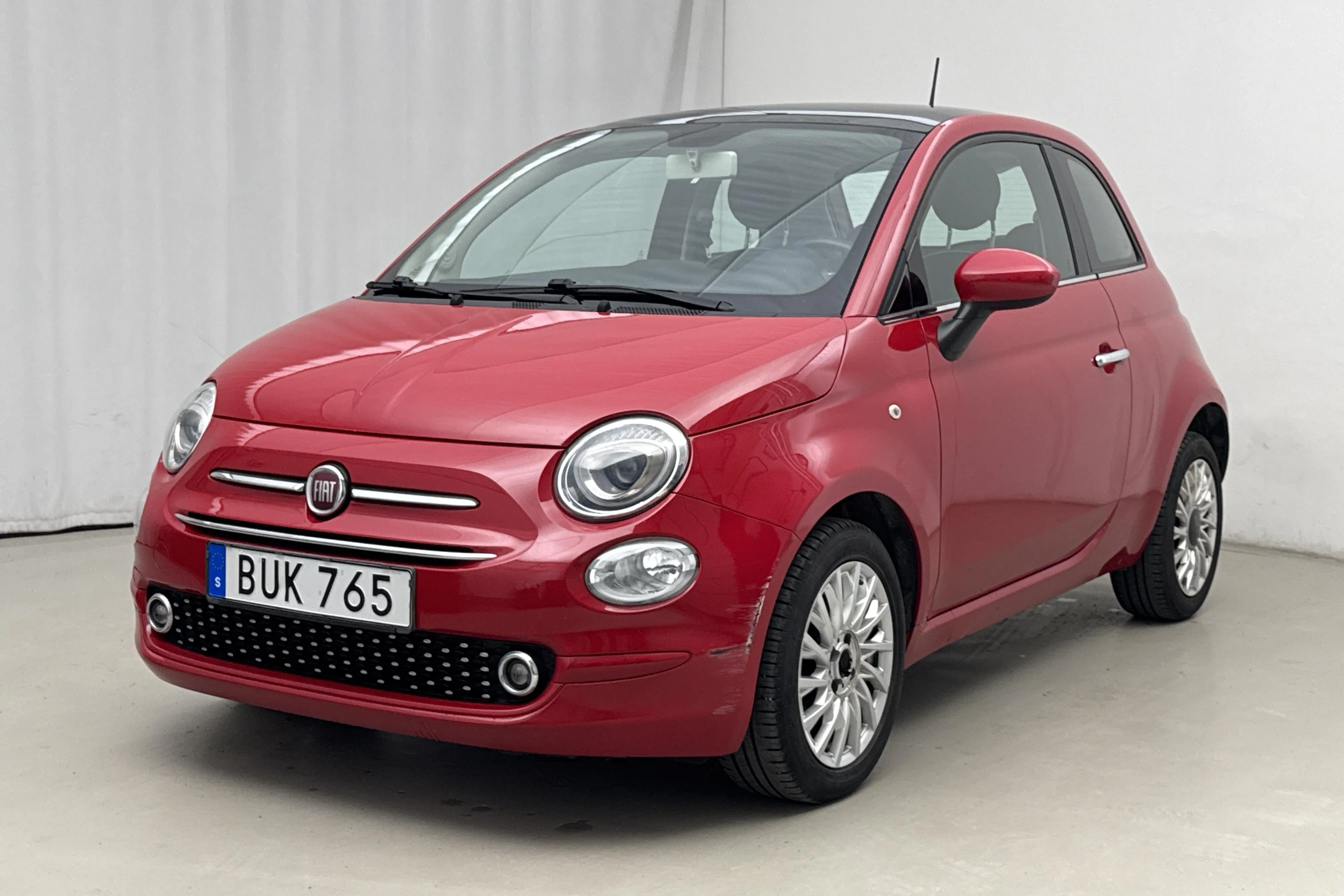 Presentation photo 1 of 17: Fiat 500 1.2 (69hk) - 85 640 km - Manual - red - 2018