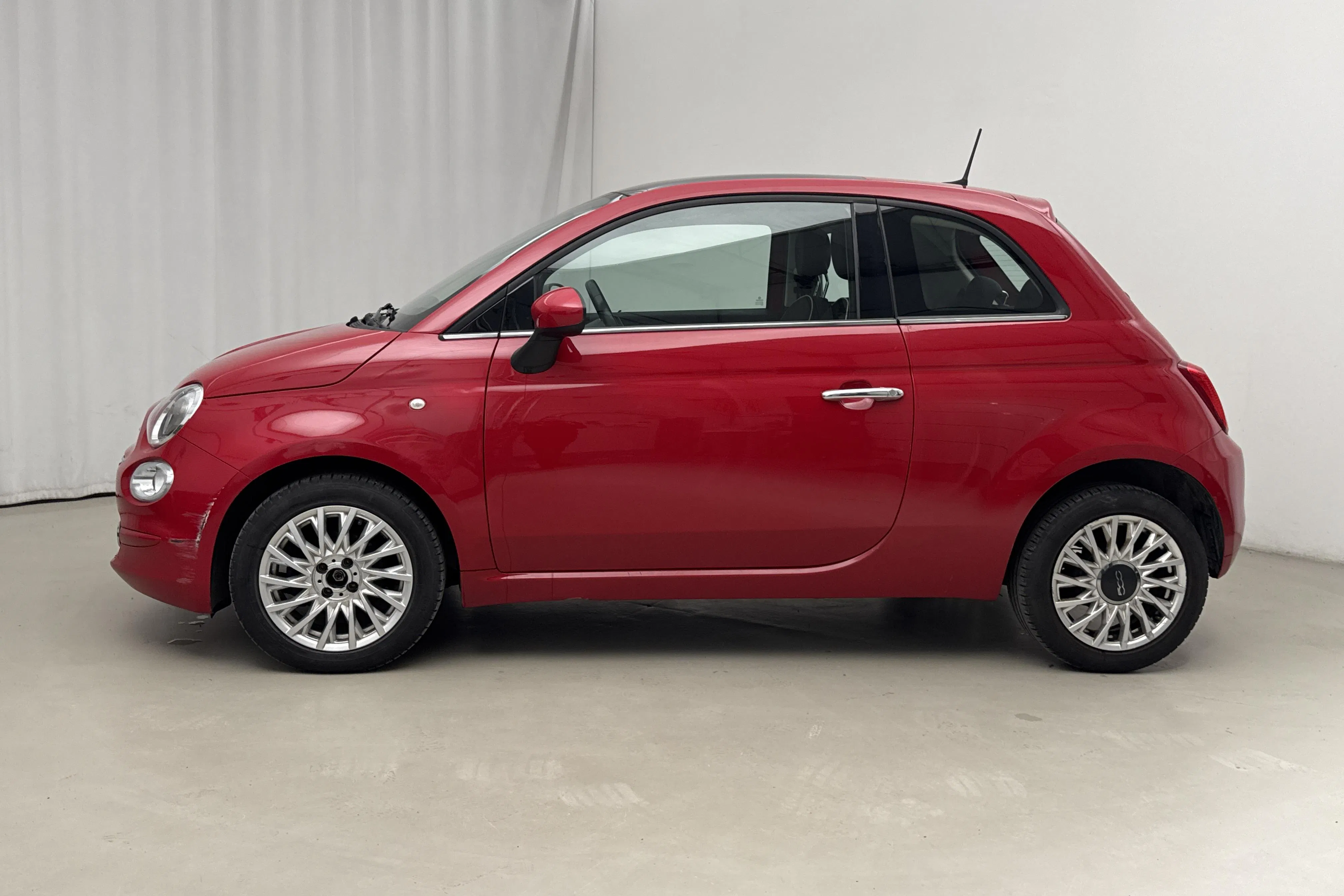 Presentation photo 2 of 17: Fiat 500 1.2 (69hk) - 85 640 km - Manual - red - 2018