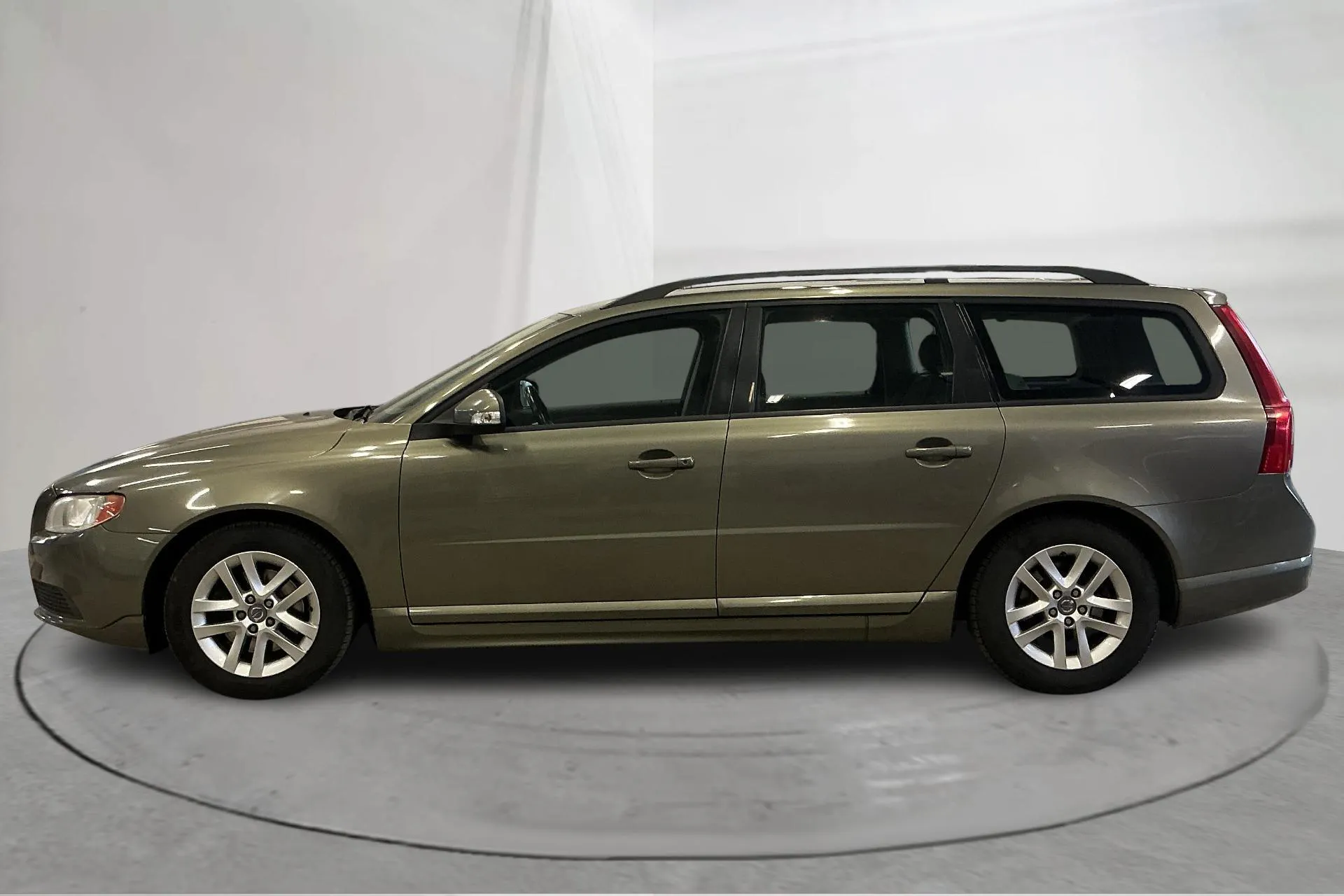 Presentationsfoto 2 av 14: Volvo V70 II 1.6D DRIVe (109hk) - 13 281 mil - Manuell - grön - 2011