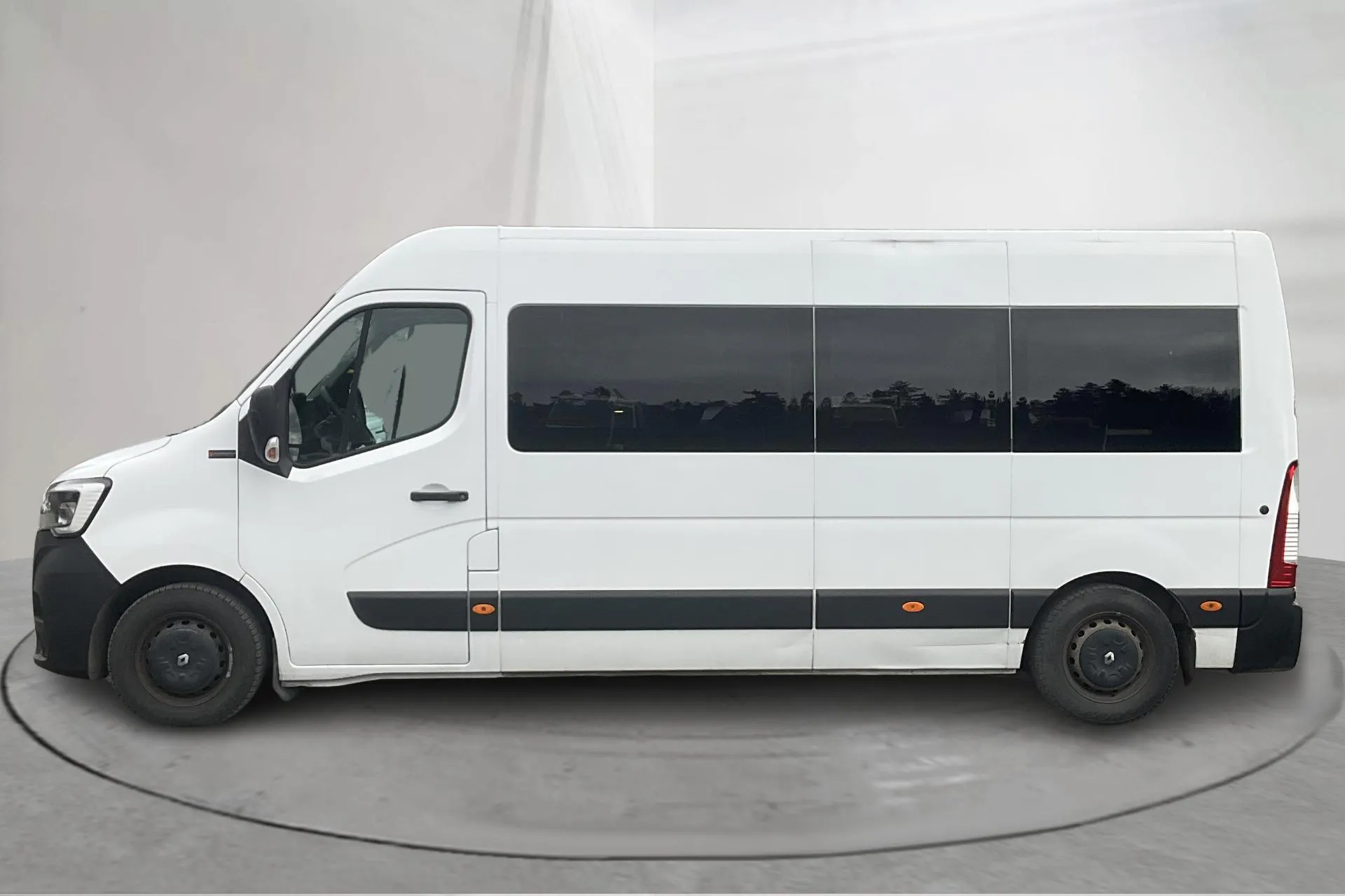 Präsentationsfoto 2 von 15: Renault Master 2.3 dCi FAP 2WD (145hk) - 365 740 Kilometer - Handbuch - Weiß - 2020