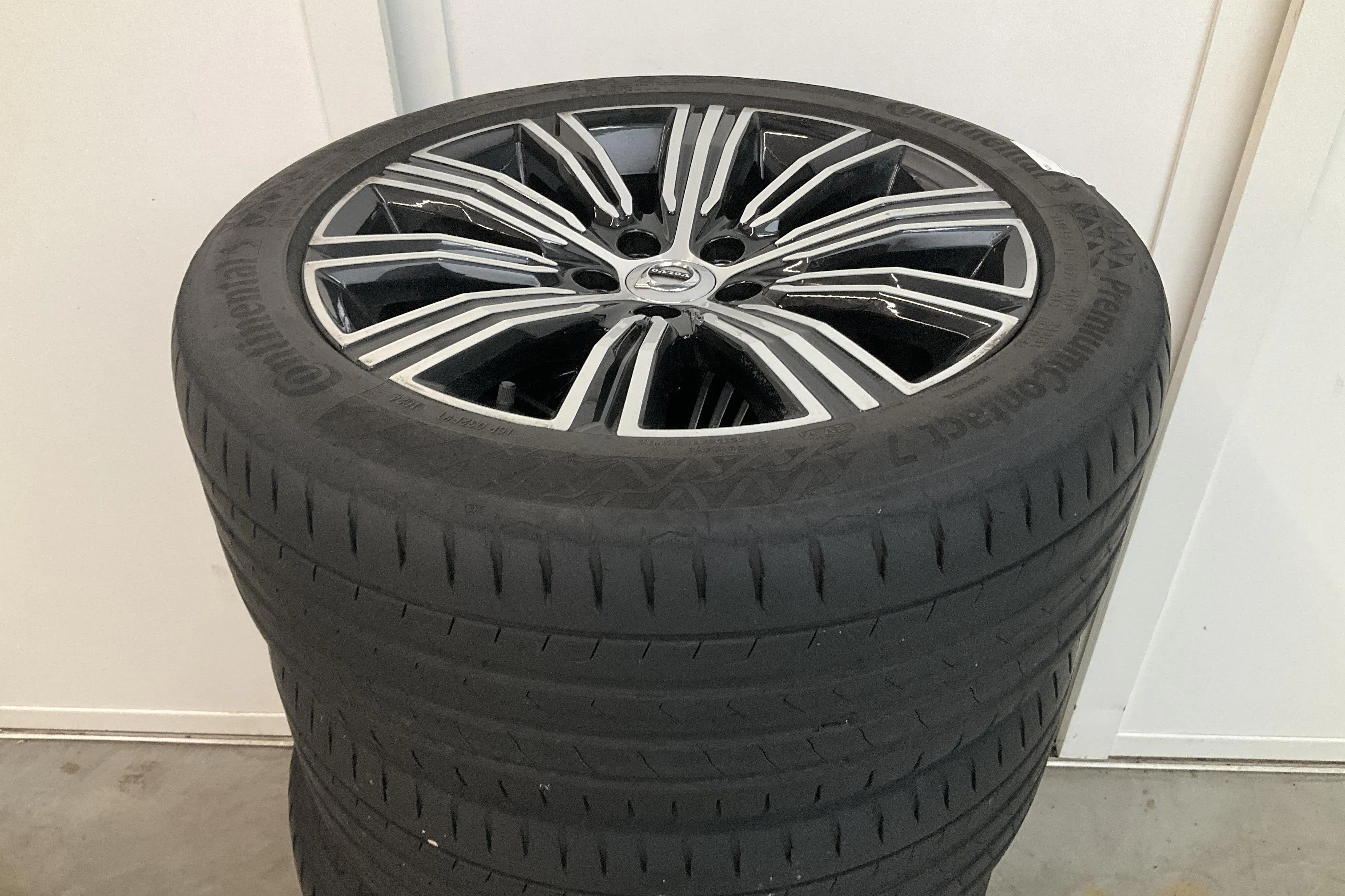 Presentationsfoto 17 av 17: Volvo V60 T6 AWD Recharge (350hk) - 13 298 mil - Automat - svart - 2022