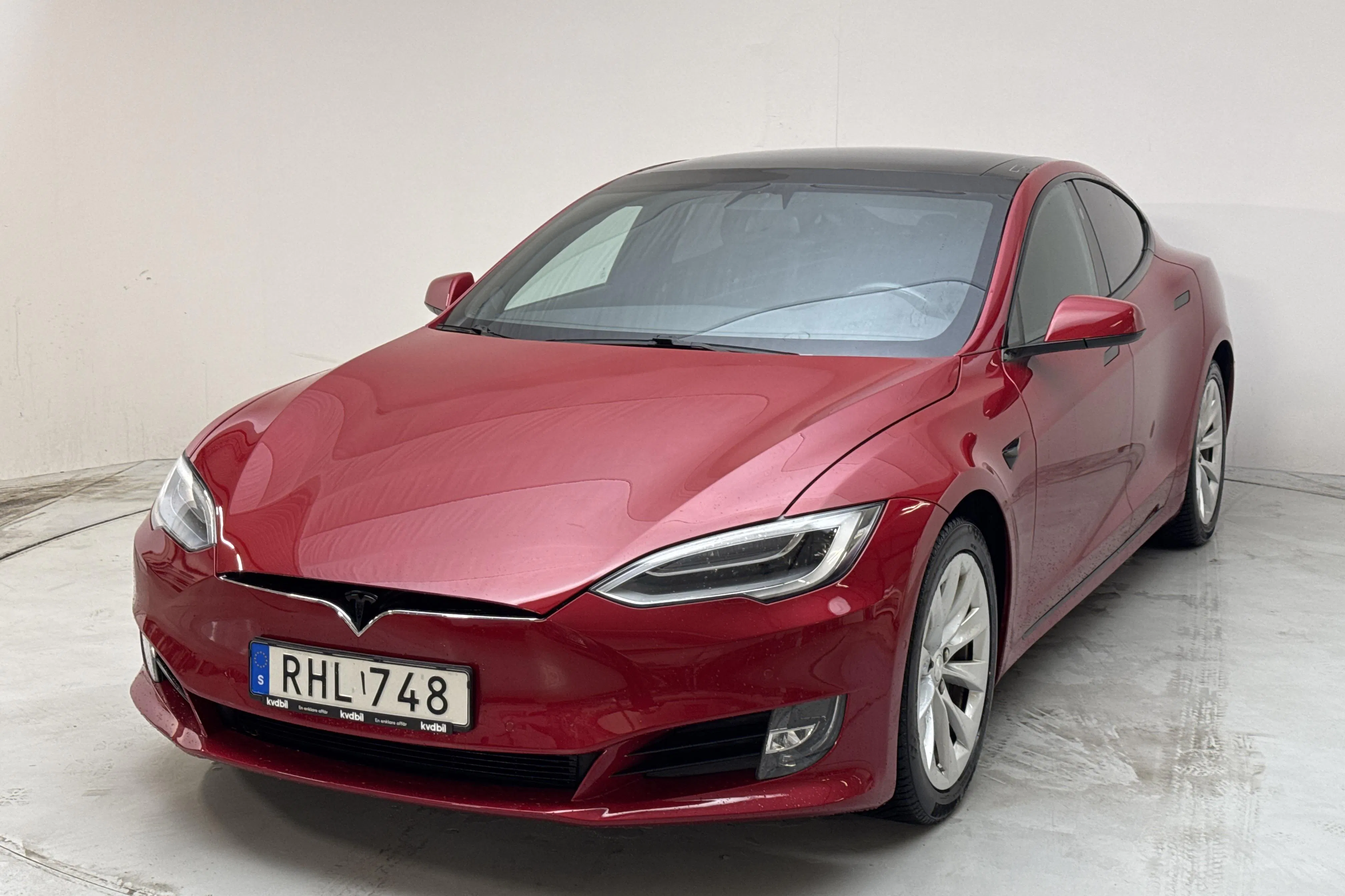 Presentationsfoto 1 av 18: Tesla Model S 100D - 13 117 mil - Automat - röd - 2018