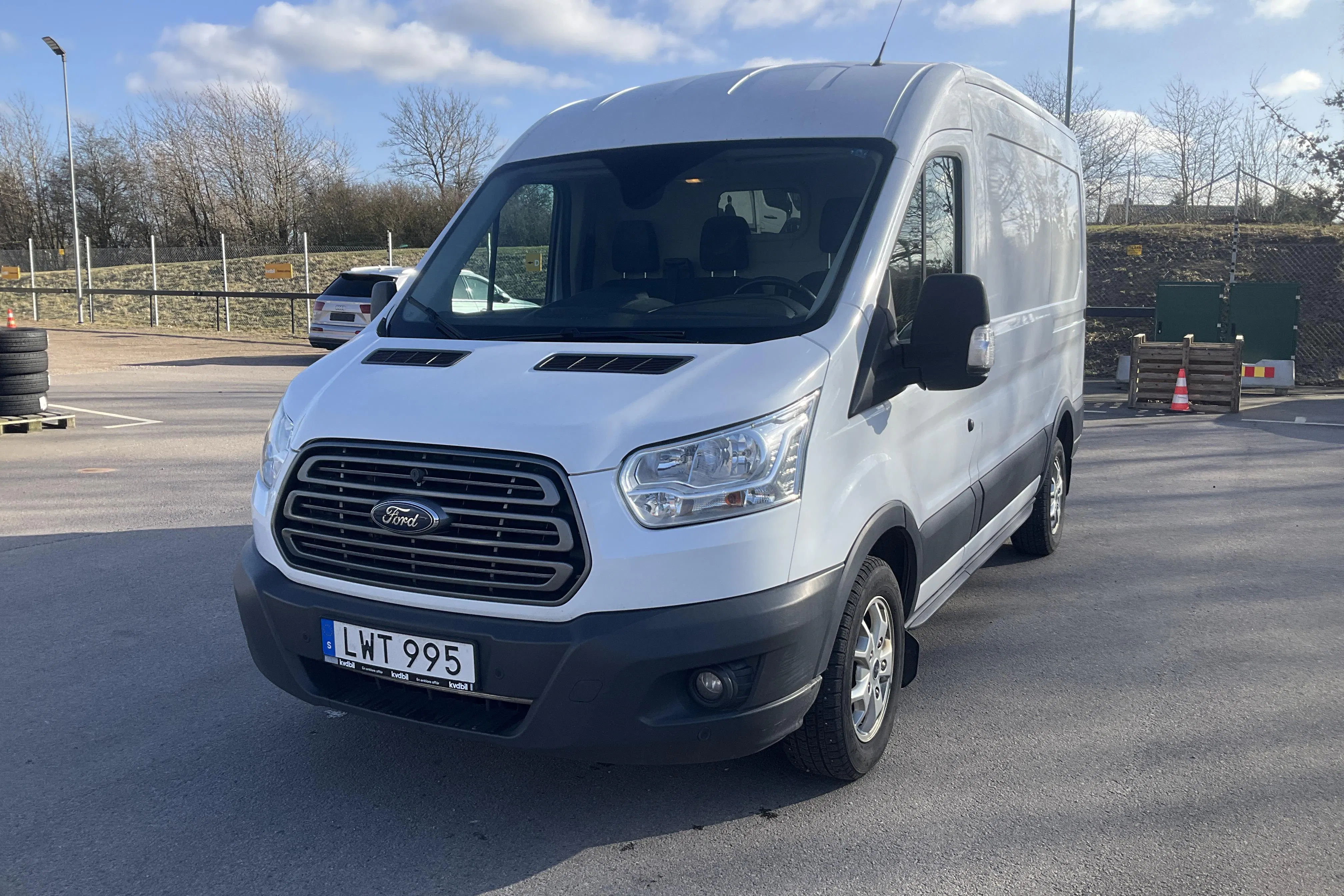 Presentationsfoto 1 av 14: Ford Transit 310 2.0 TDCi 2WD Skåp (130hk) - 14 335 mil - Manuell - vit - 2019