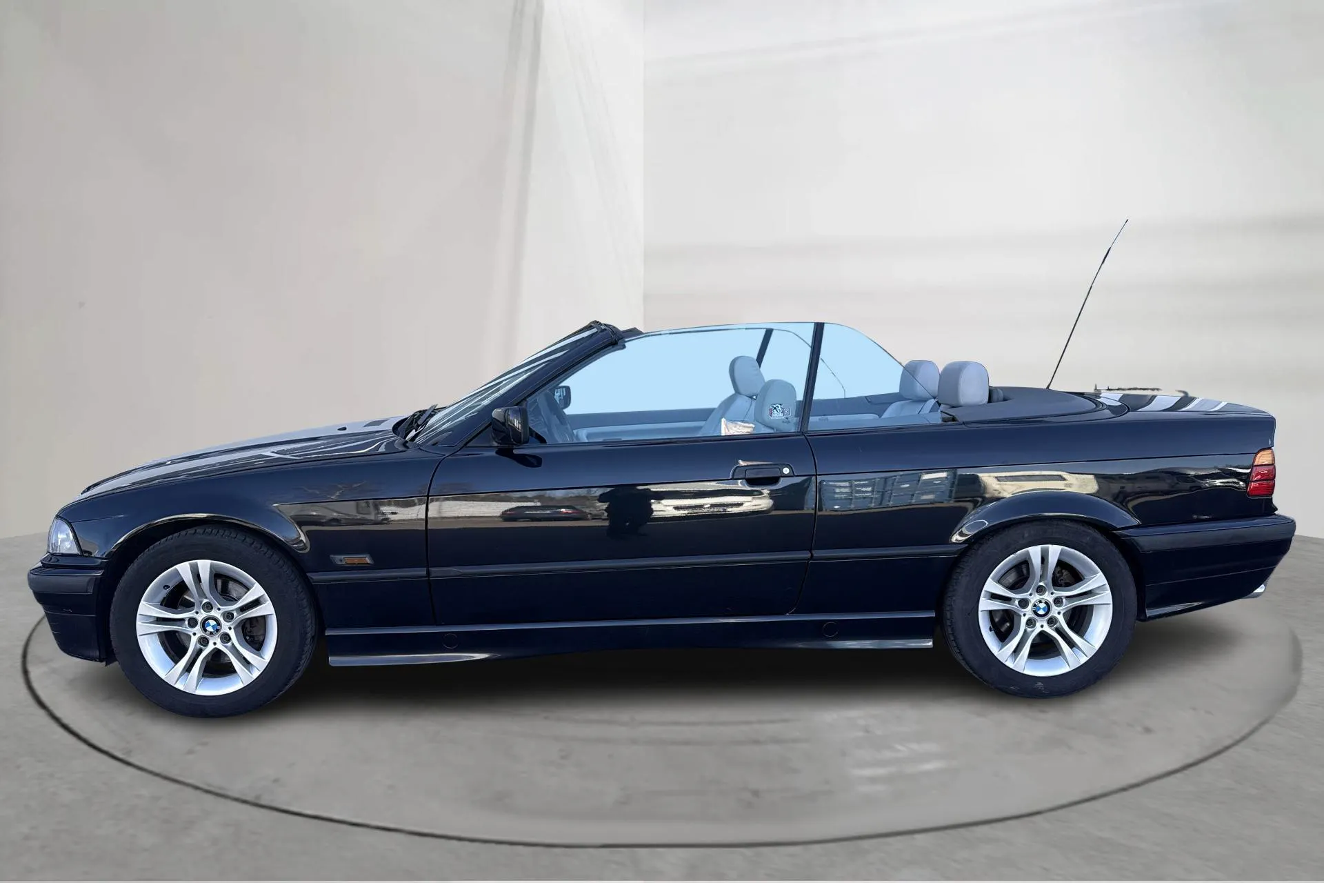 Presentationsfoto 2 av 24: err345 328Ci Cabriolet, E36 (193hk) - 21 048 mil - Manuell - svart - 1995