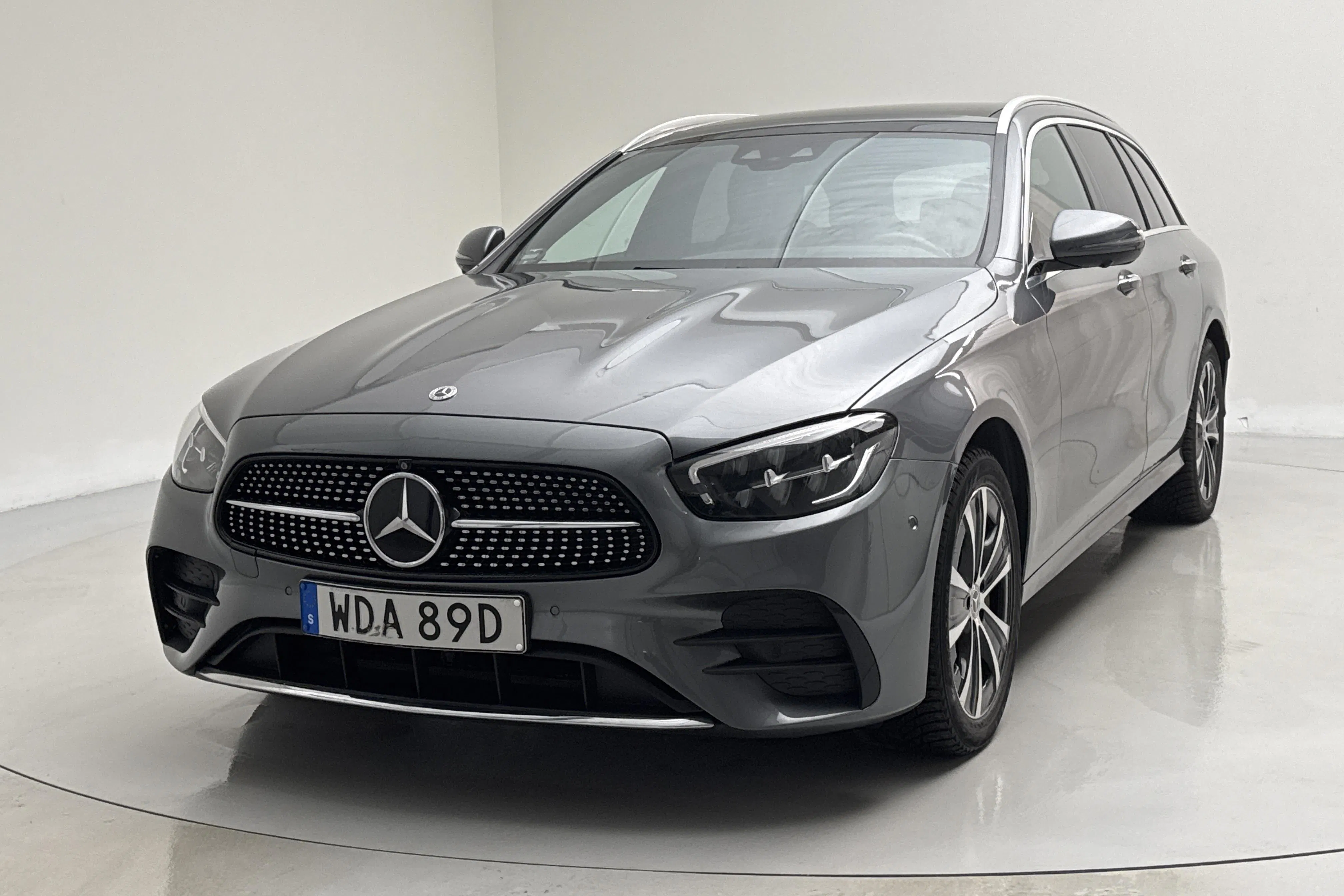 Presentation photo 1 of 19: MB MERCEDES-BENZ - 100 000 km - Automatic - gray - 2022