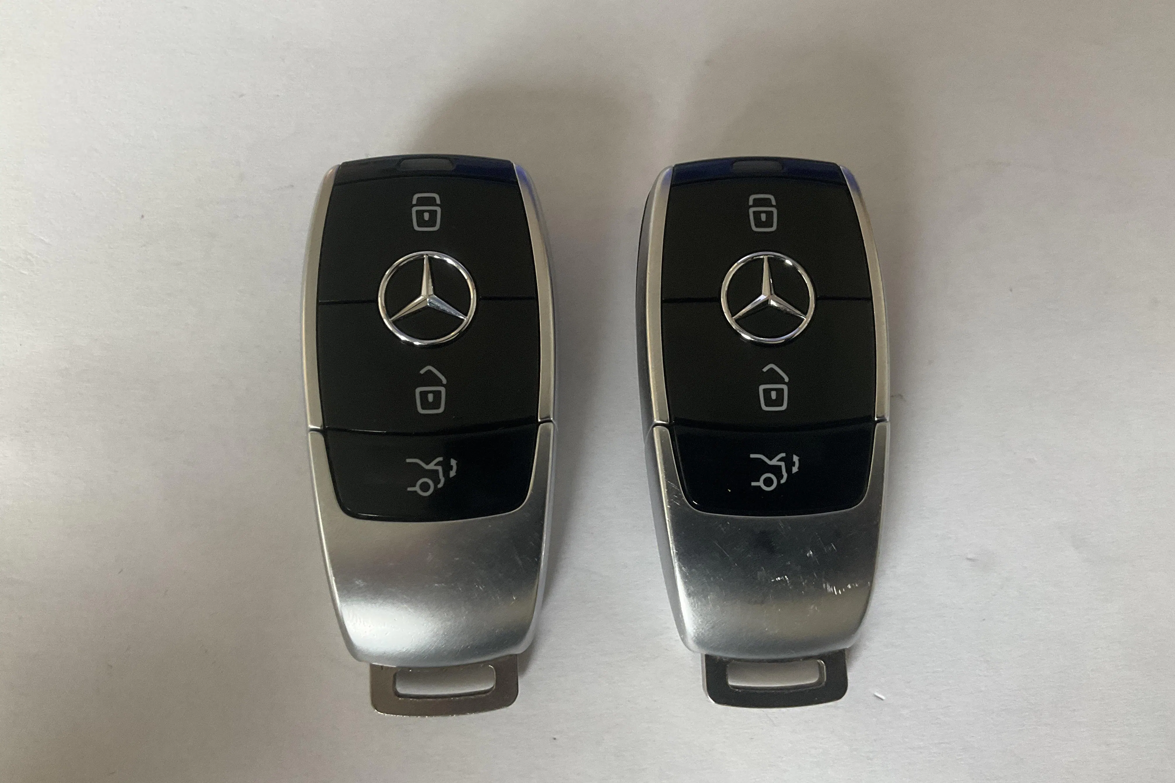 Presentation photo 19 of 19: MB MERCEDES-BENZ - 100 000 km - Automatic - gray - 2022