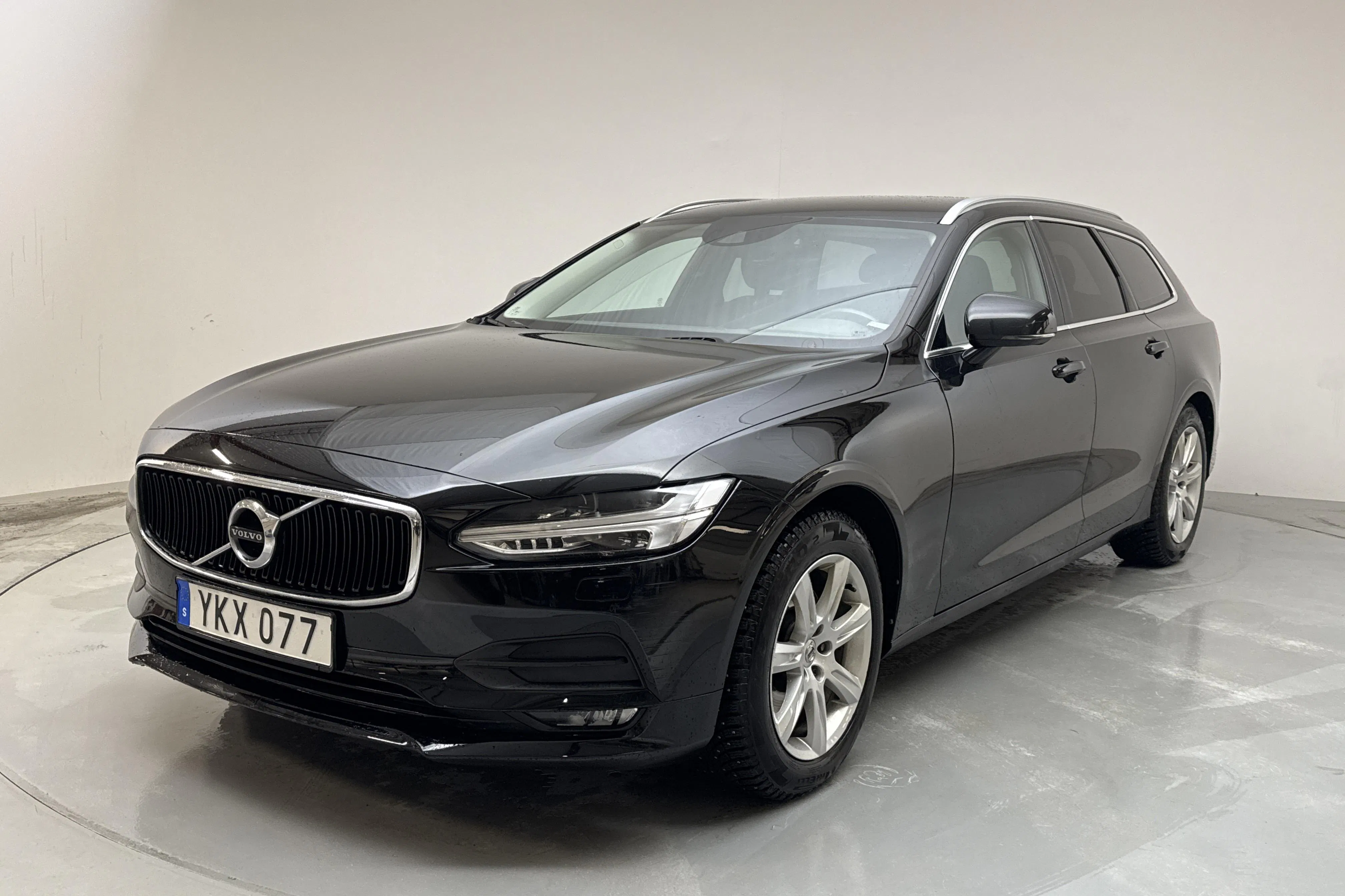 Presentationsfoto 1 av 12: Volvo V90 T5 (254hk) - 12 253 mil - Automat - svart - 2017